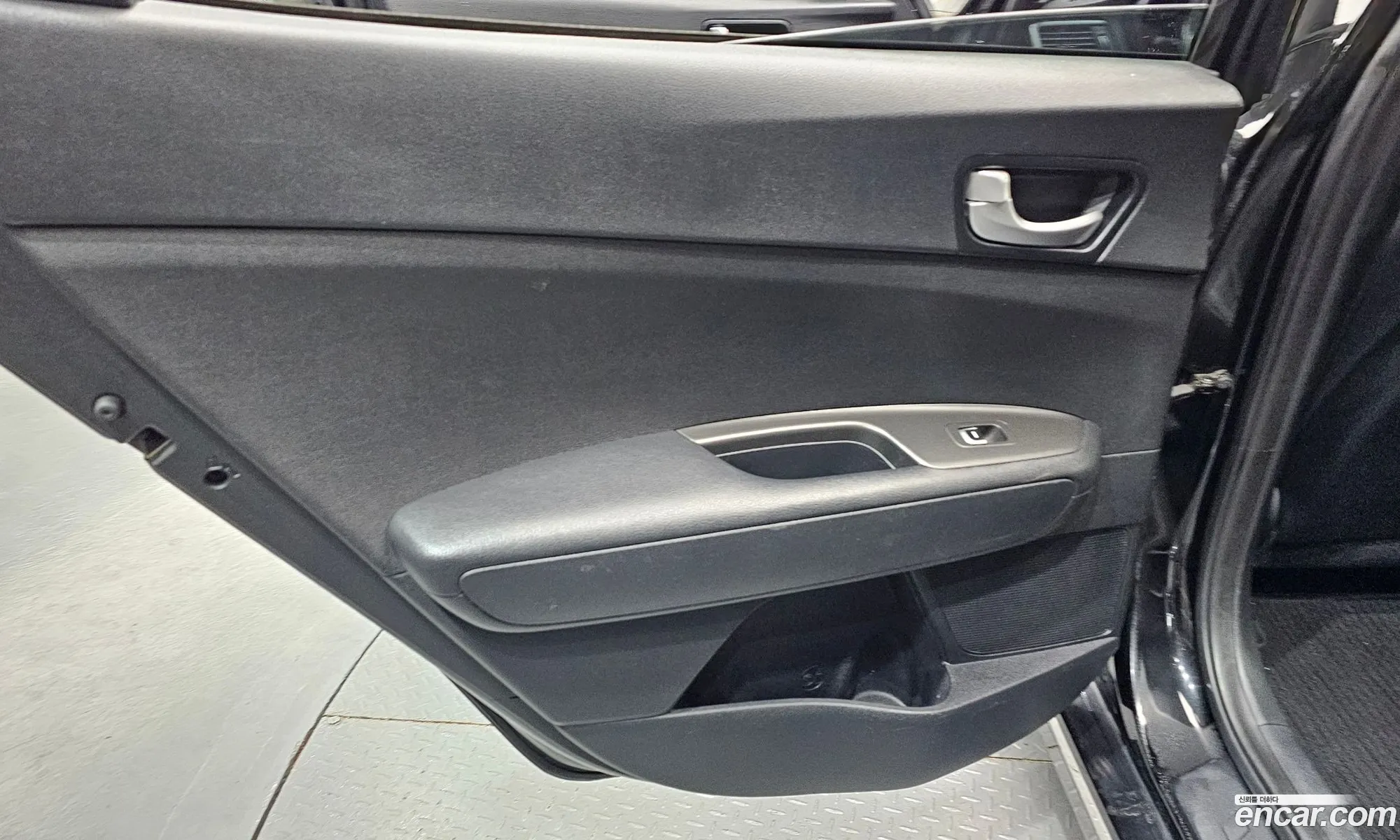 Kia K5 2018 KNAGS416BJA223682 — 12