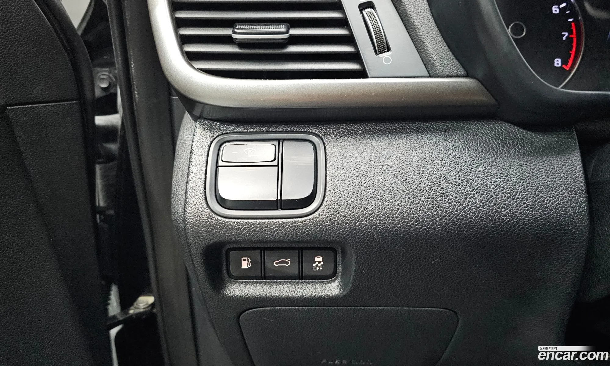 Kia K5 2018 KNAGS416BJA223682 — 9