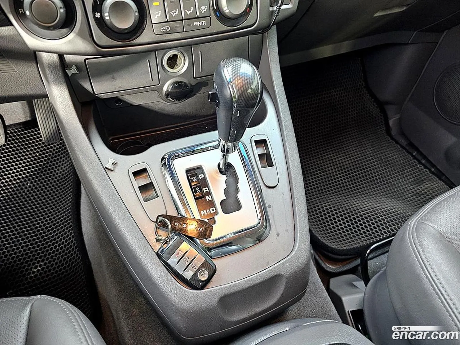 KG Mobility (SsangYong) Korando Turismo 2013 — 10