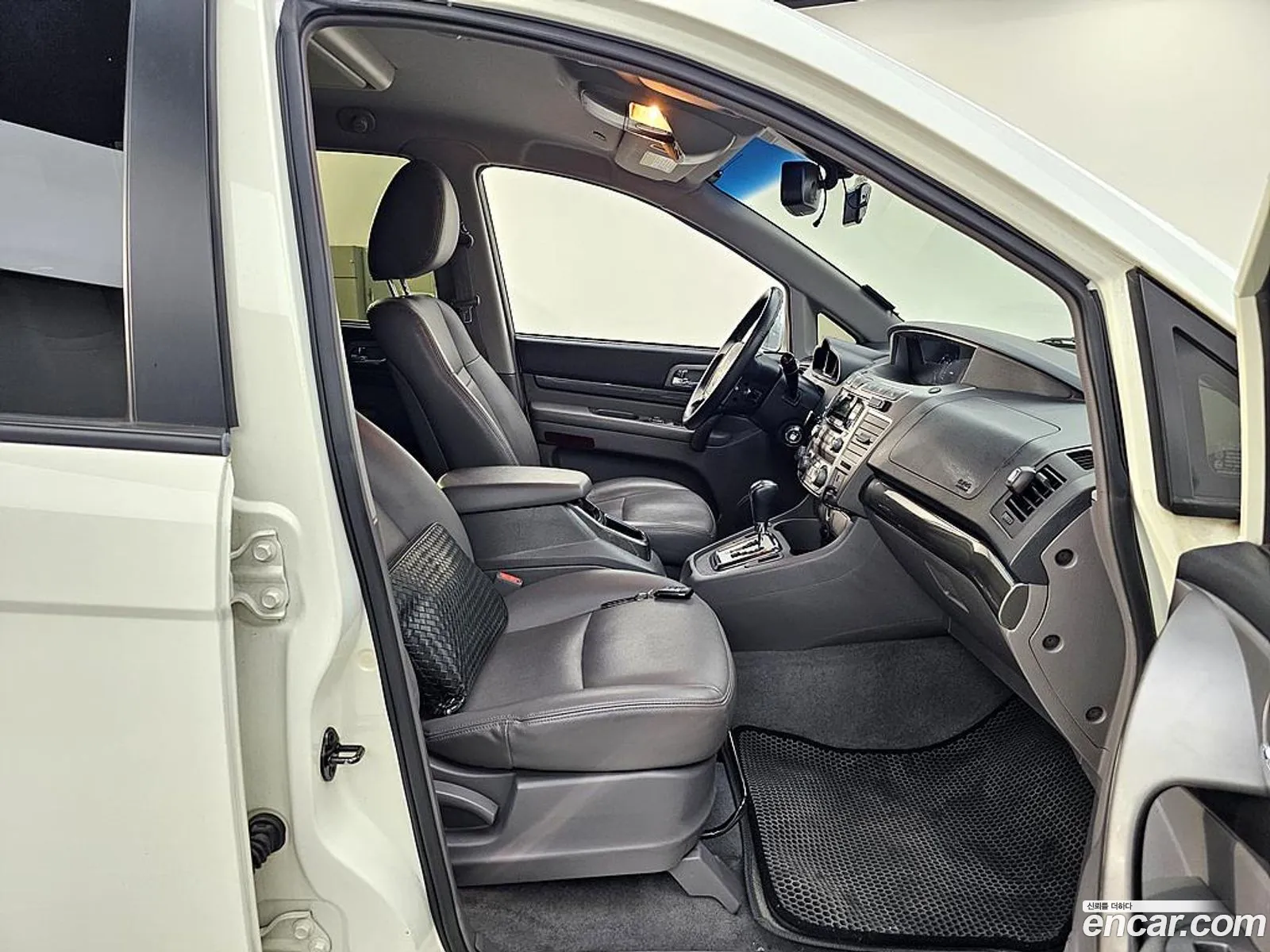 KG Mobility (SsangYong) Korando Turismo 2013 — 4