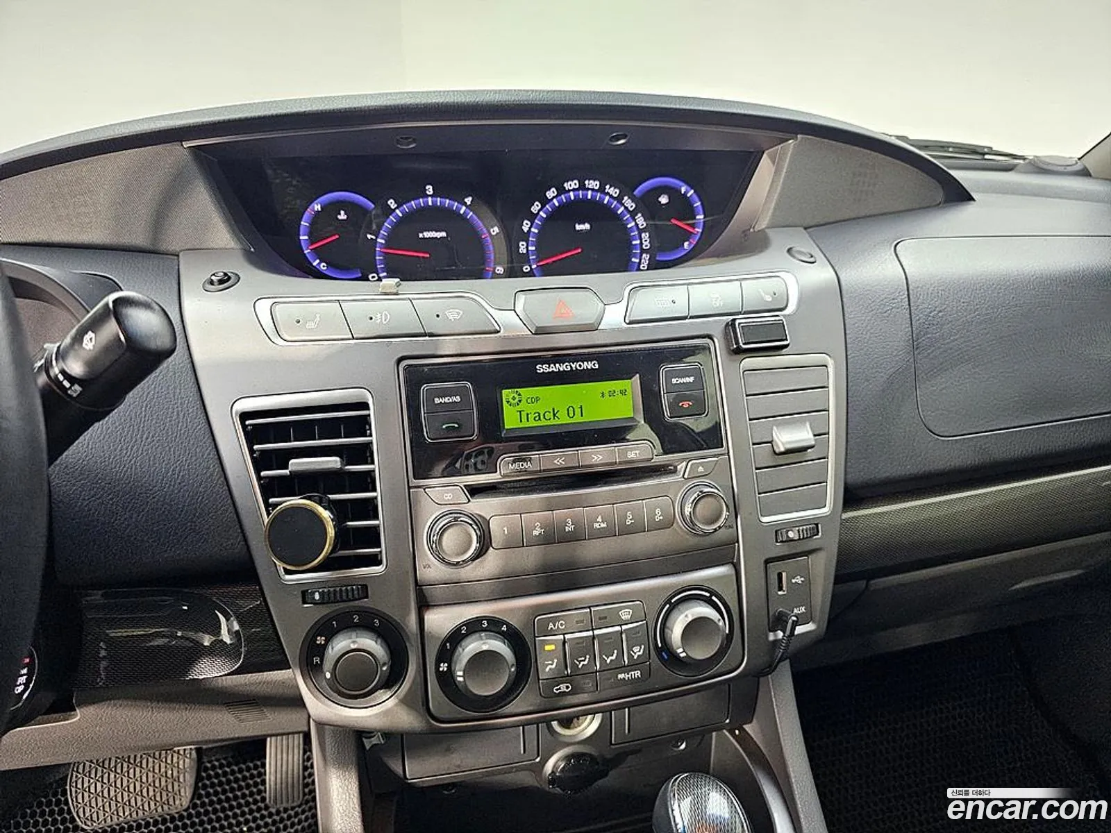 KG Mobility (SsangYong) Korando Turismo 2013 — 5