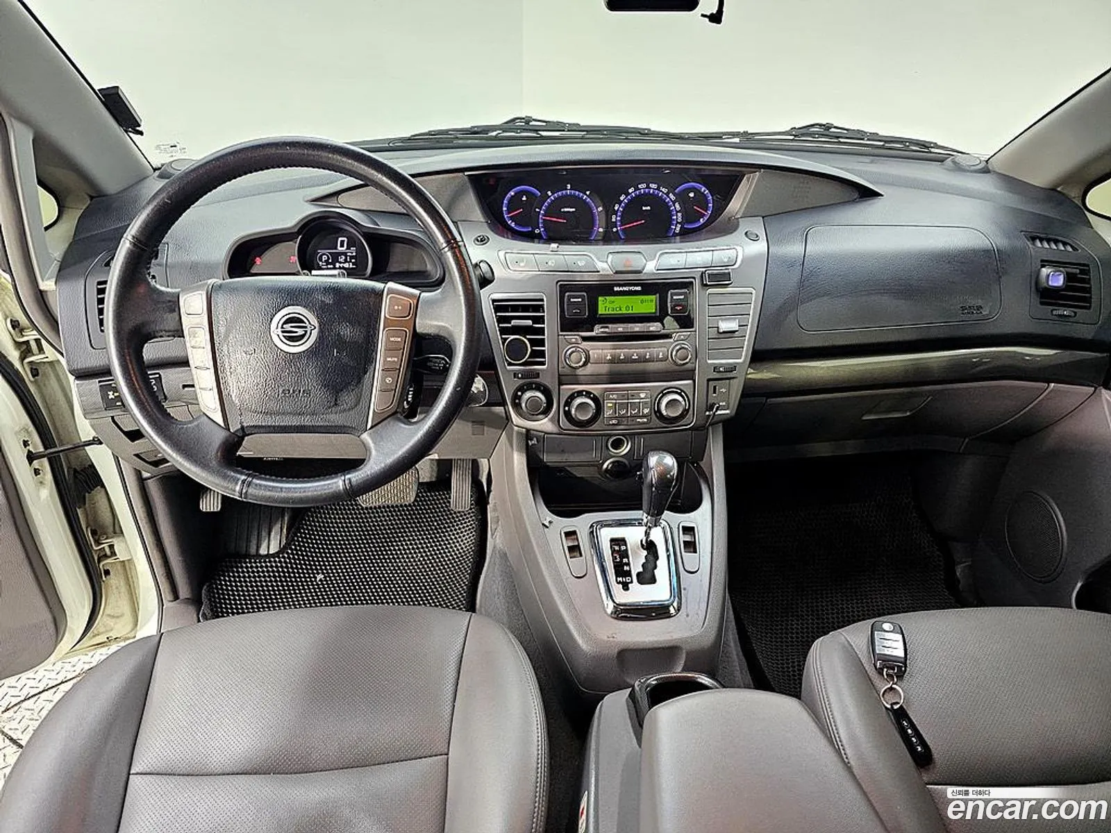 KG Mobility (SsangYong) Korando Turismo 2013 — 9