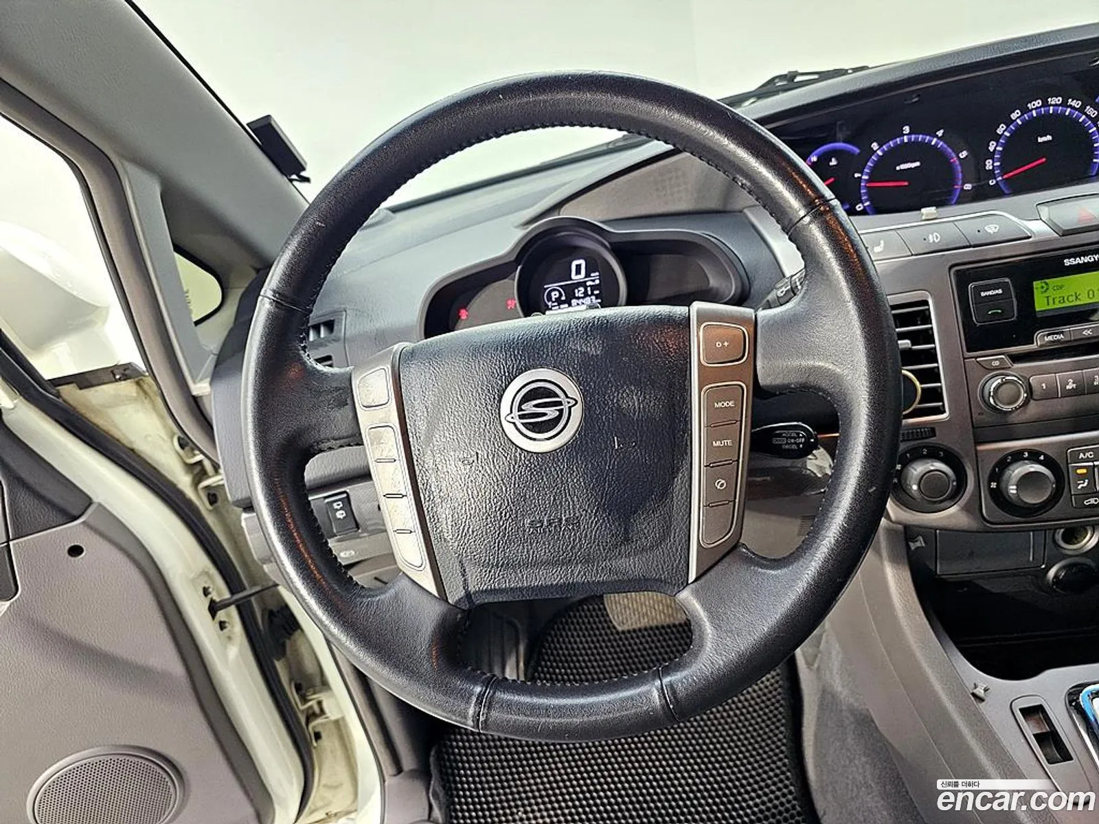 KG Mobility (SsangYong) Korando Turismo 2013 — 7