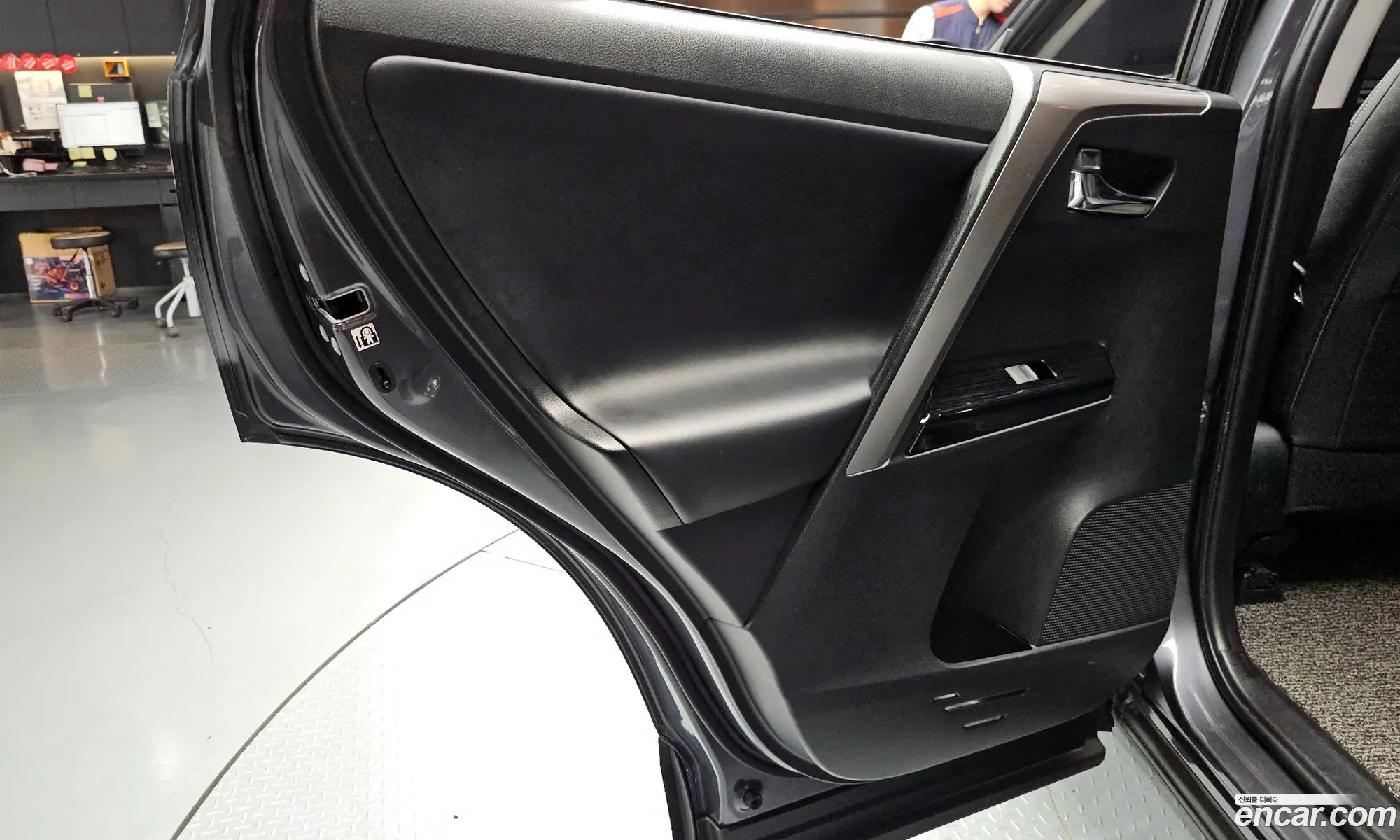 Toyota RAV4 2018 — 18