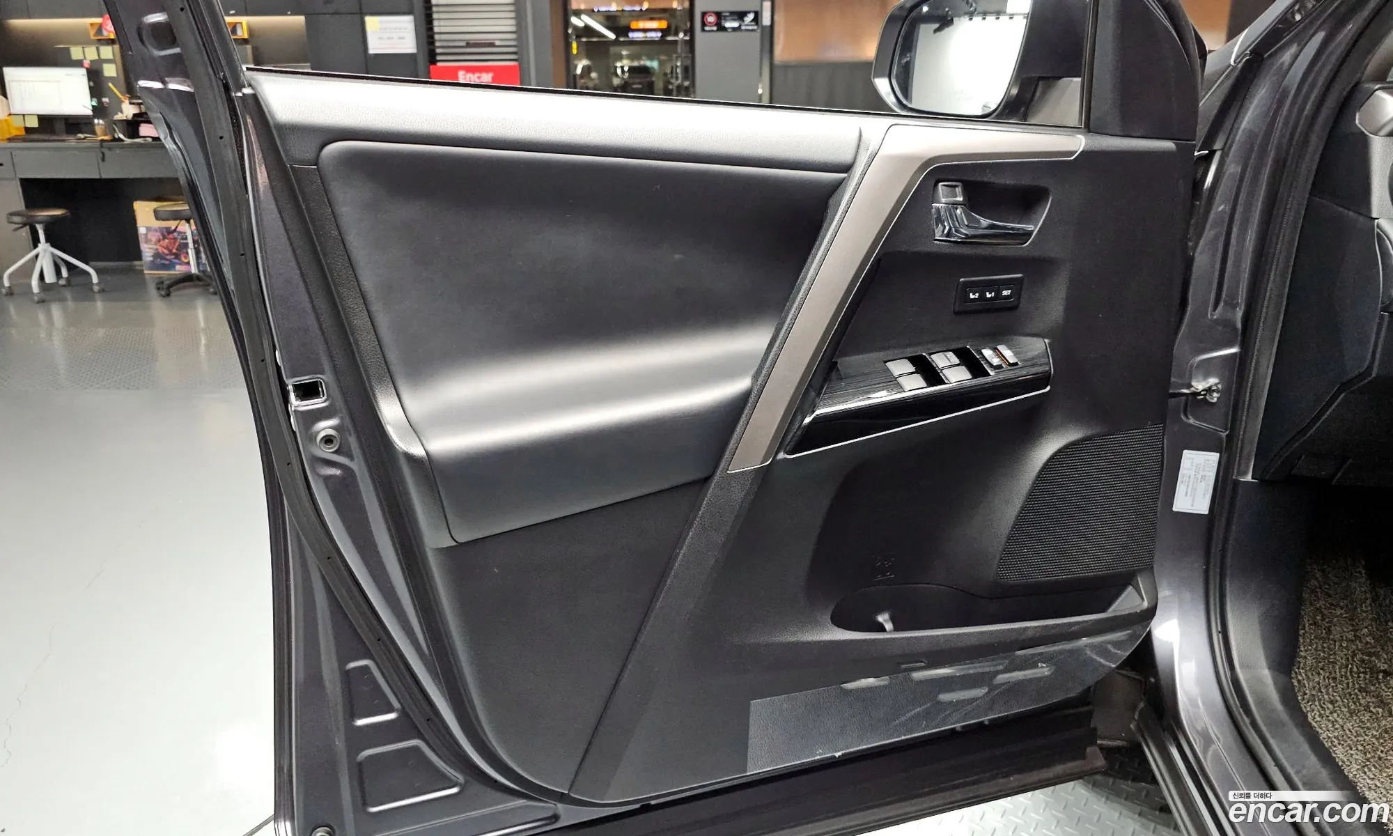 Toyota RAV4 2018 — 14
