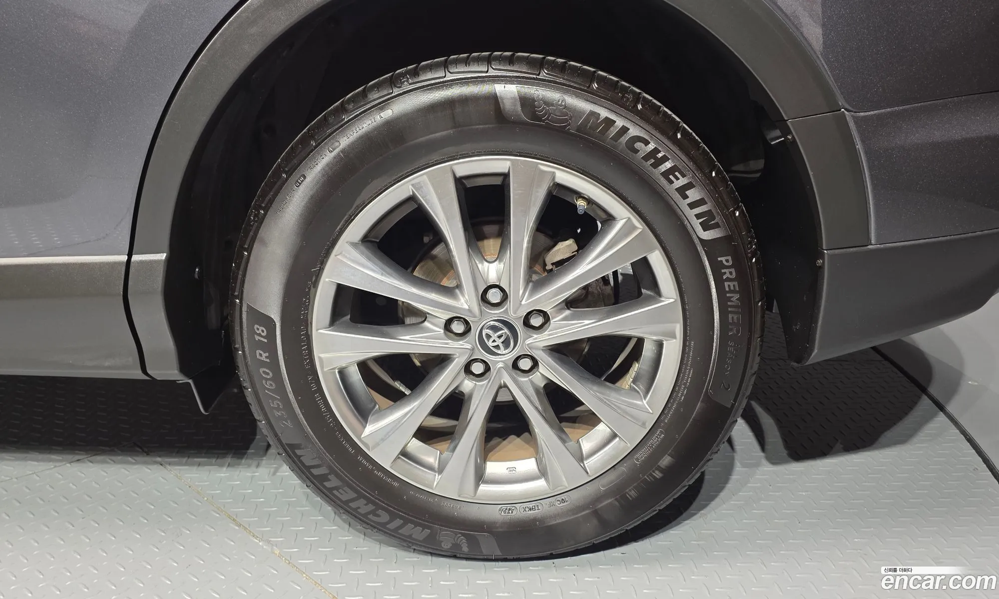 Toyota RAV4 2018 — 17
