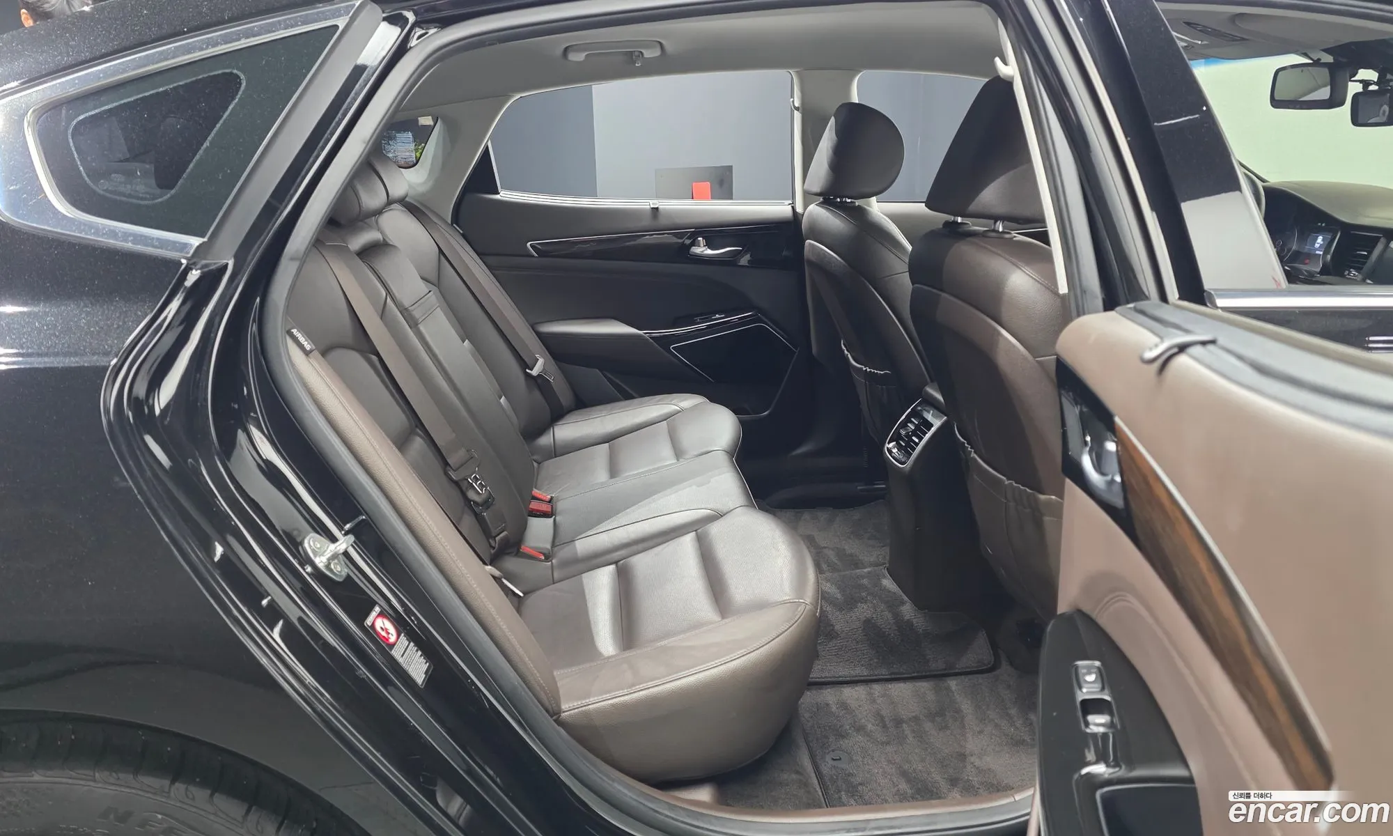 Kia K7 2018 KNALB415BJA123028 — 9