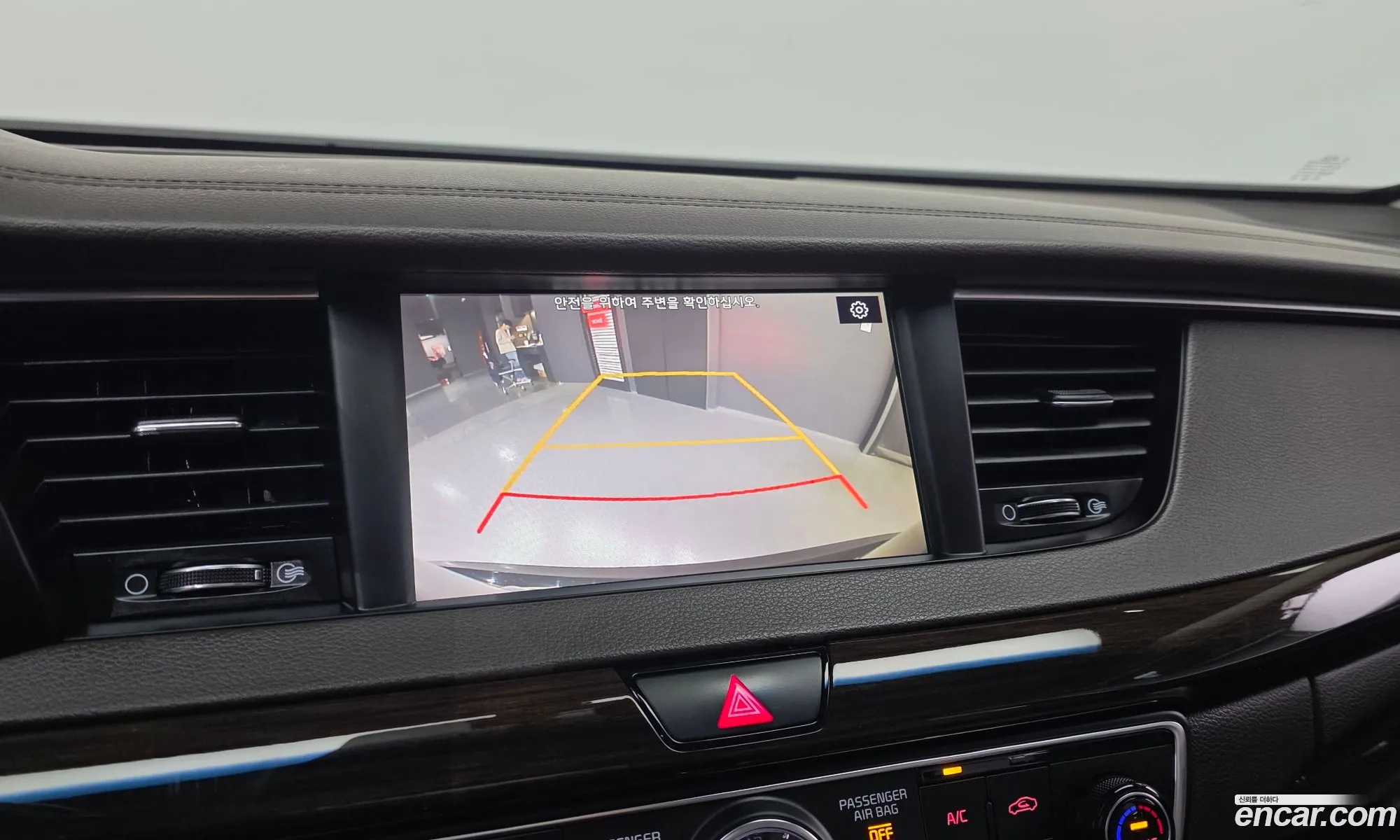 Kia K7 2018 KNALB415BJA123028 — 12