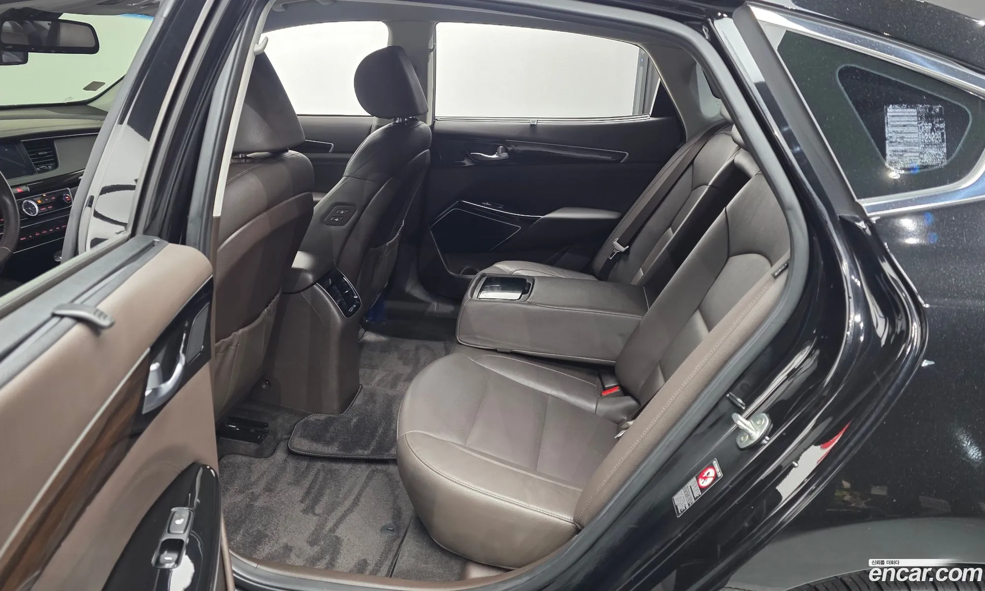 Kia K7 2018 KNALB415BJA123028 — 10