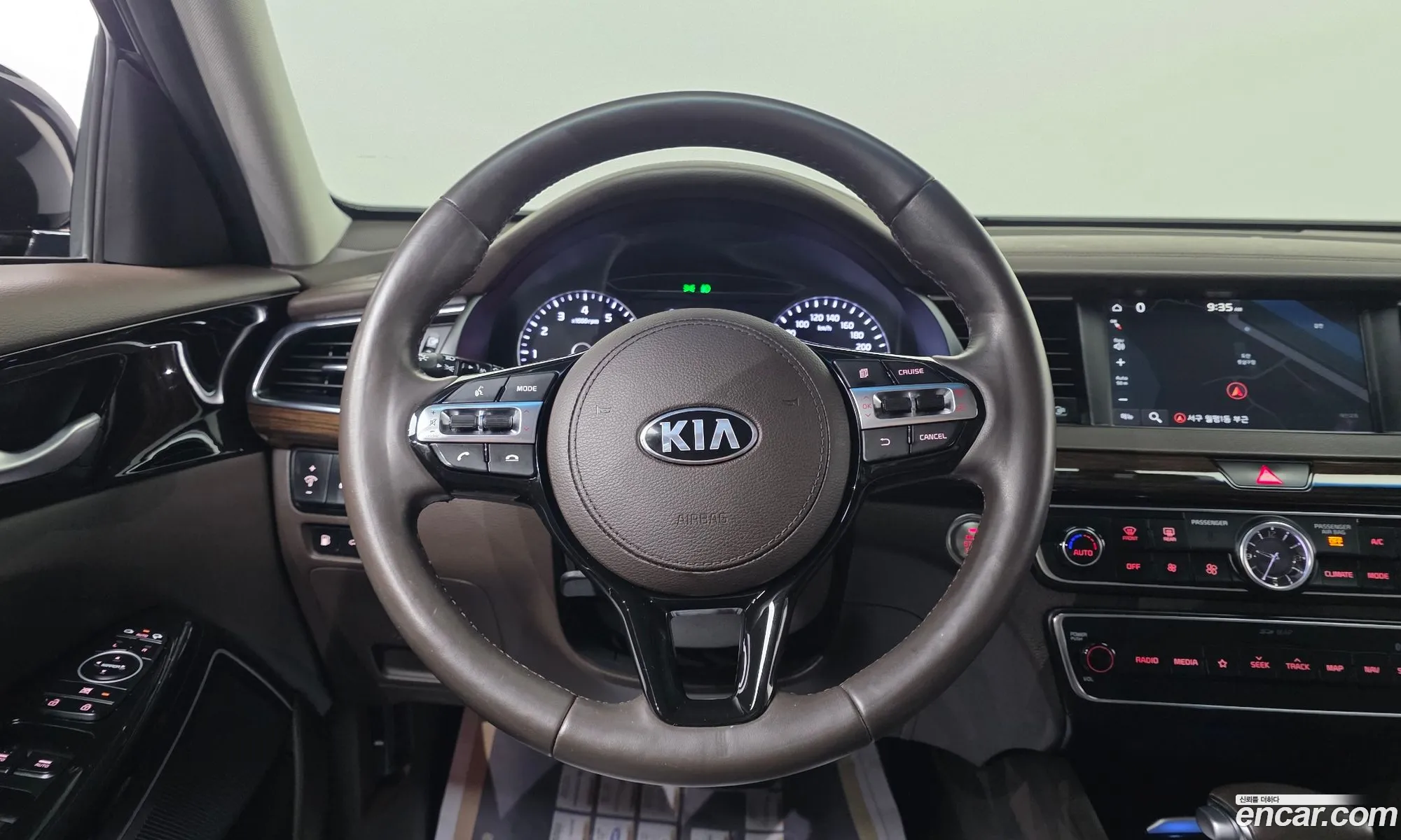 Kia K7 2018 KNALB415BJA123028 — 18
