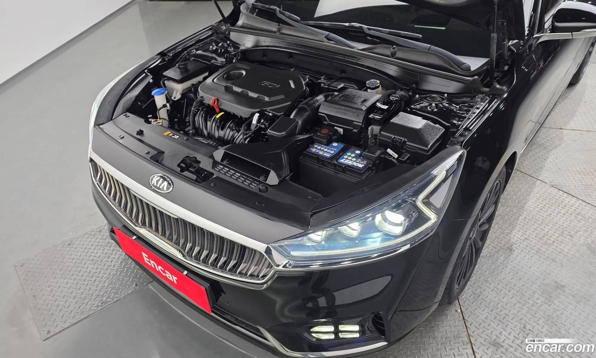 Kia K7 2018 KNALB415BJA123028 — 3