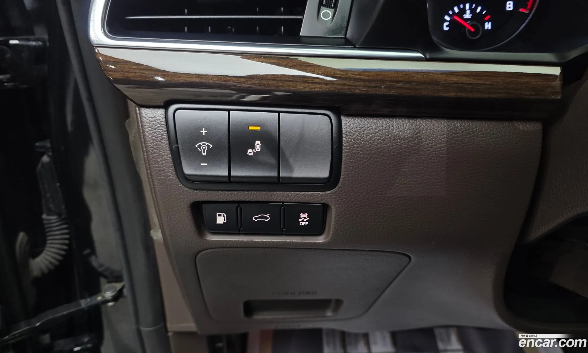 Kia K7 2018 KNALB415BJA123028 — 8