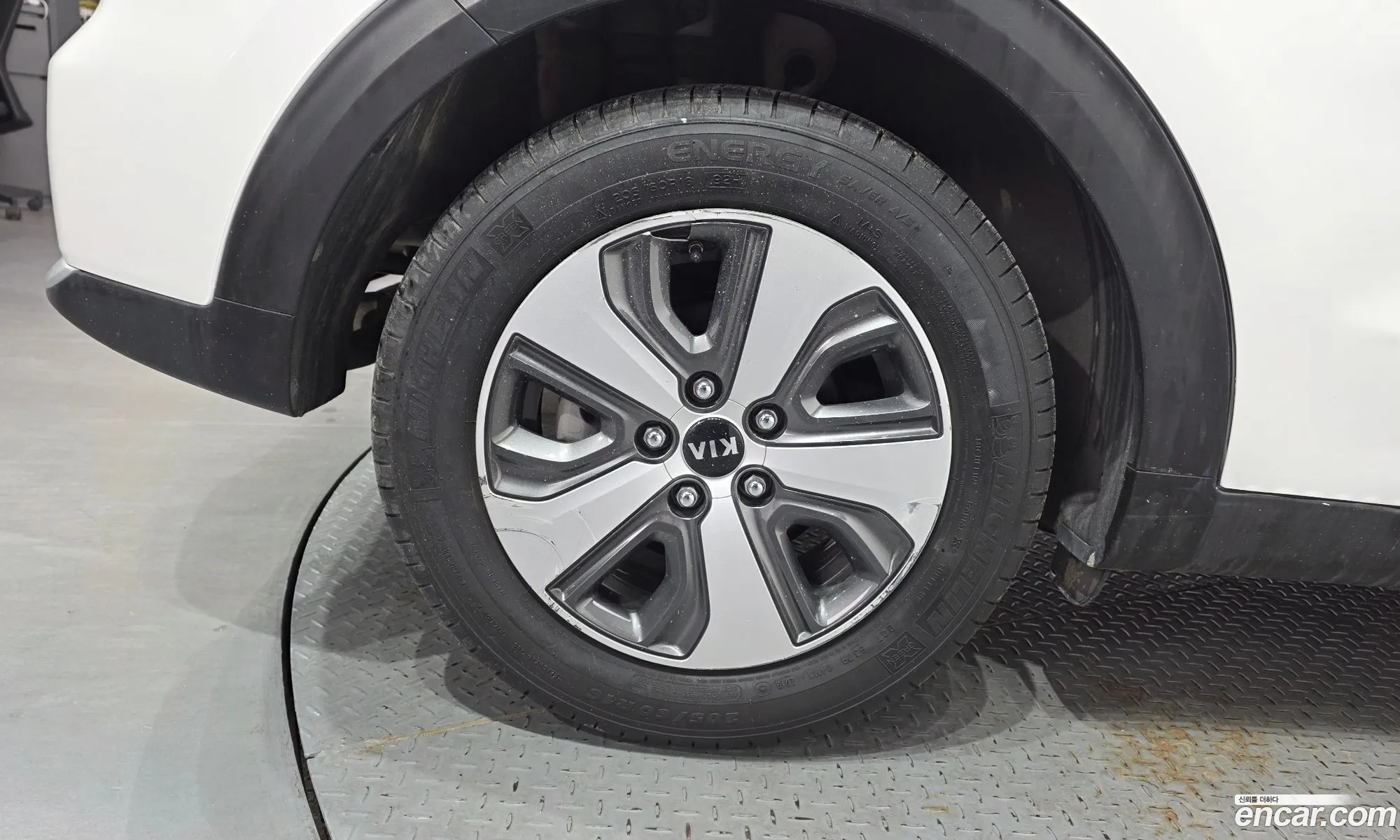 Kia Niro 2016 KNACA81CGHA013151 — 10