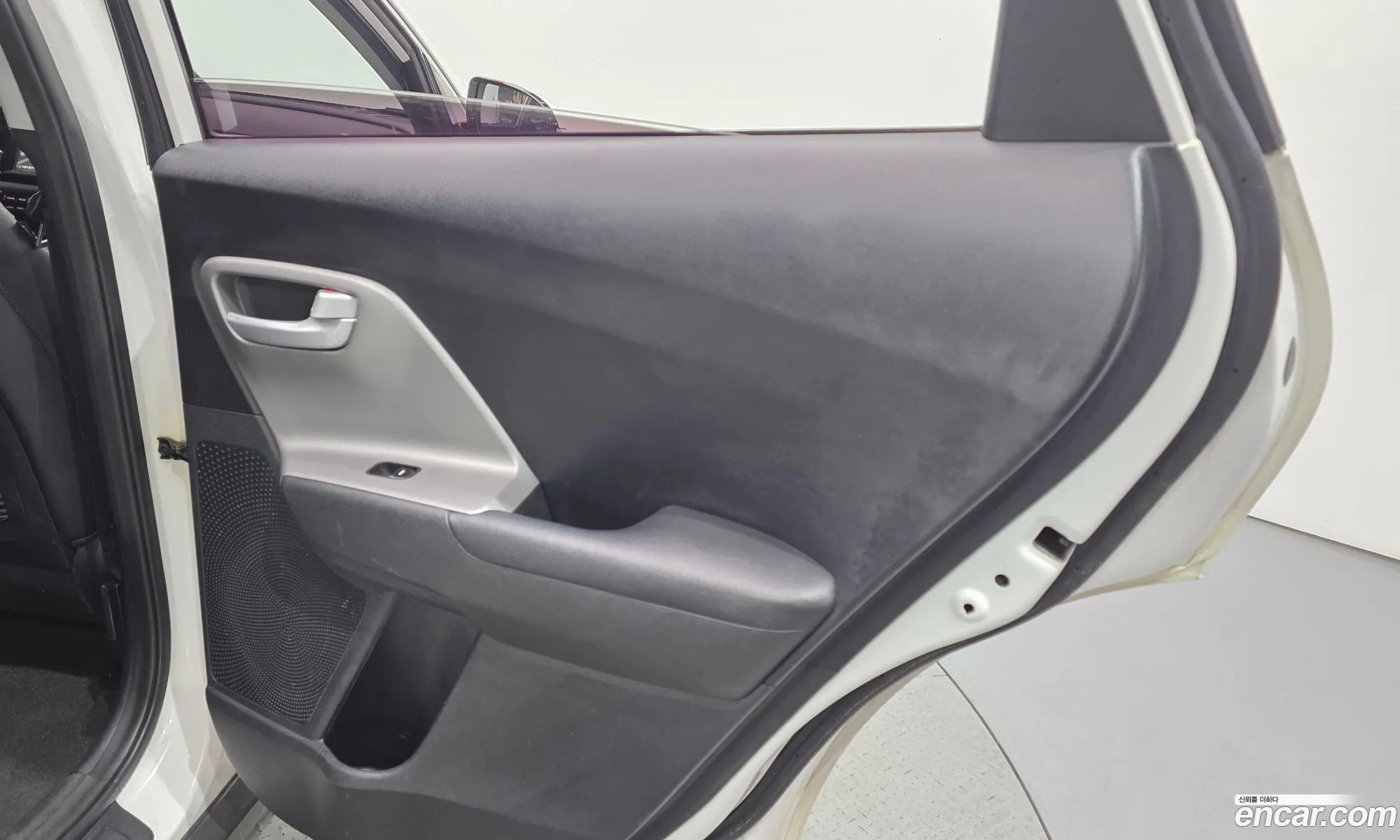 Kia Niro 2016 KNACA81CGHA013151 — 9