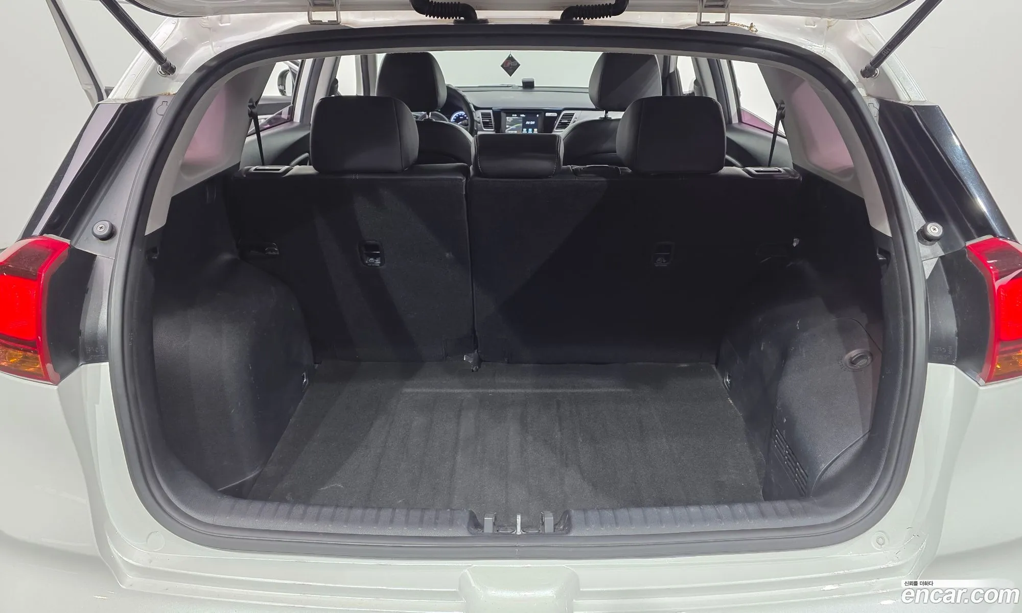 Kia Niro 2016 KNACA81CGHA013151 — 7