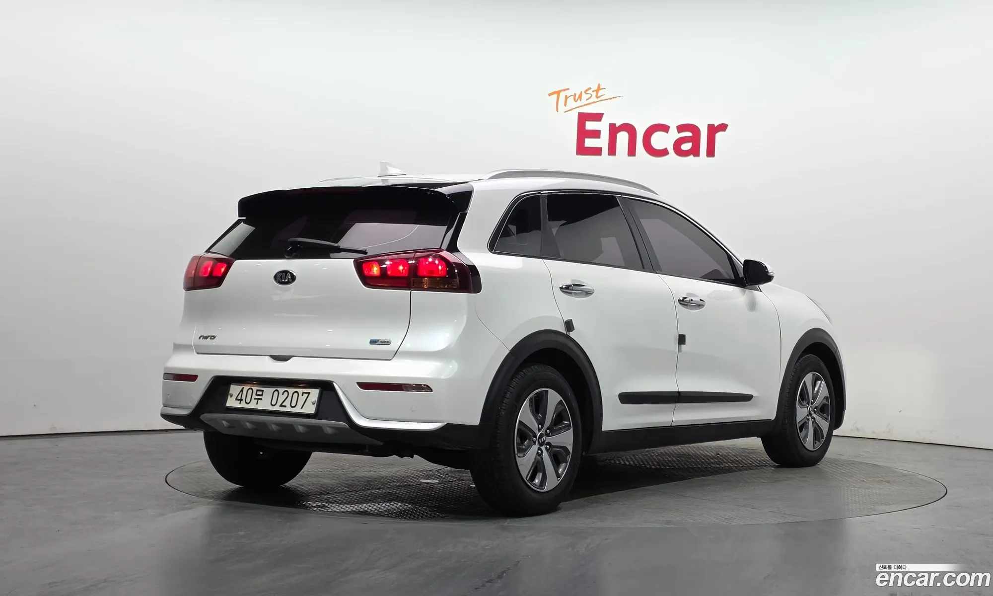Kia Niro 2016 KNACA81CGHA013151 — 12