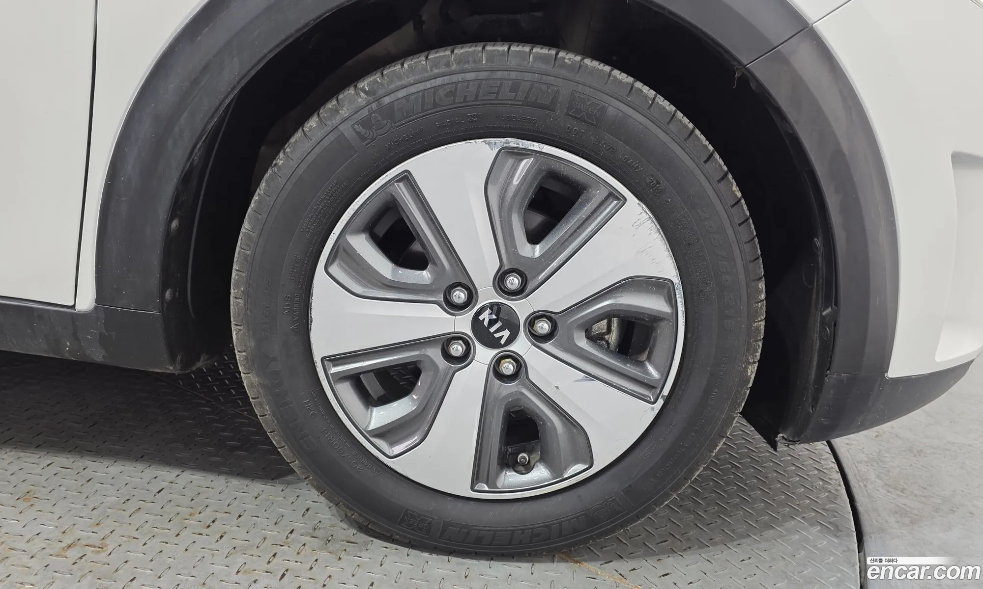 Kia Niro 2016 KNACA81CGHA013151 — 4