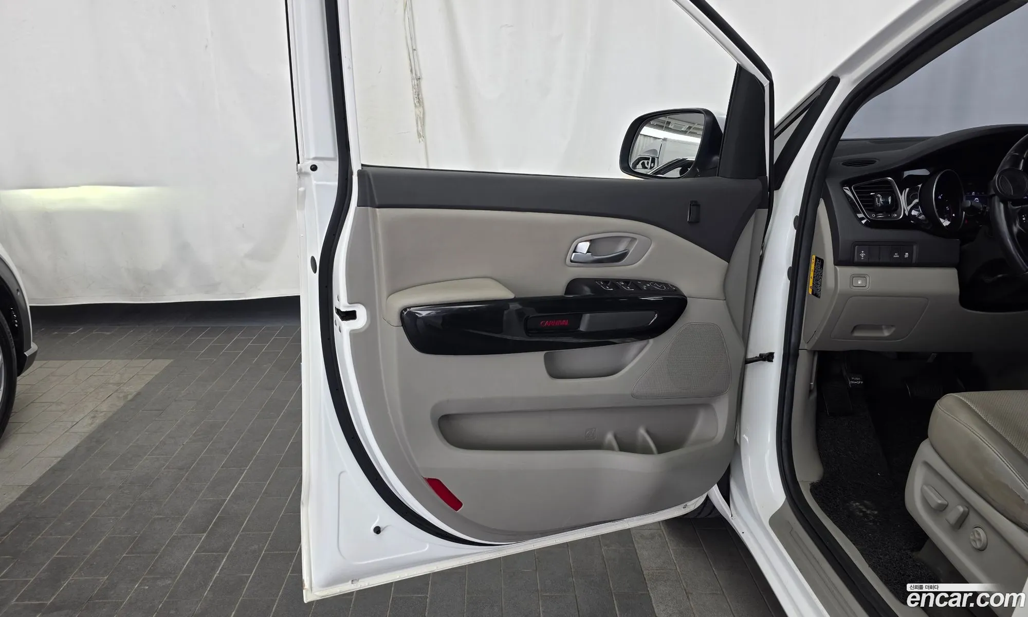 Kia Carnival 2014 — 24