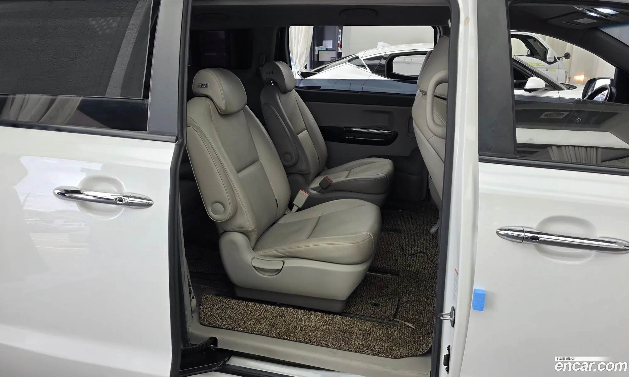 Kia Carnival 2014 — 27