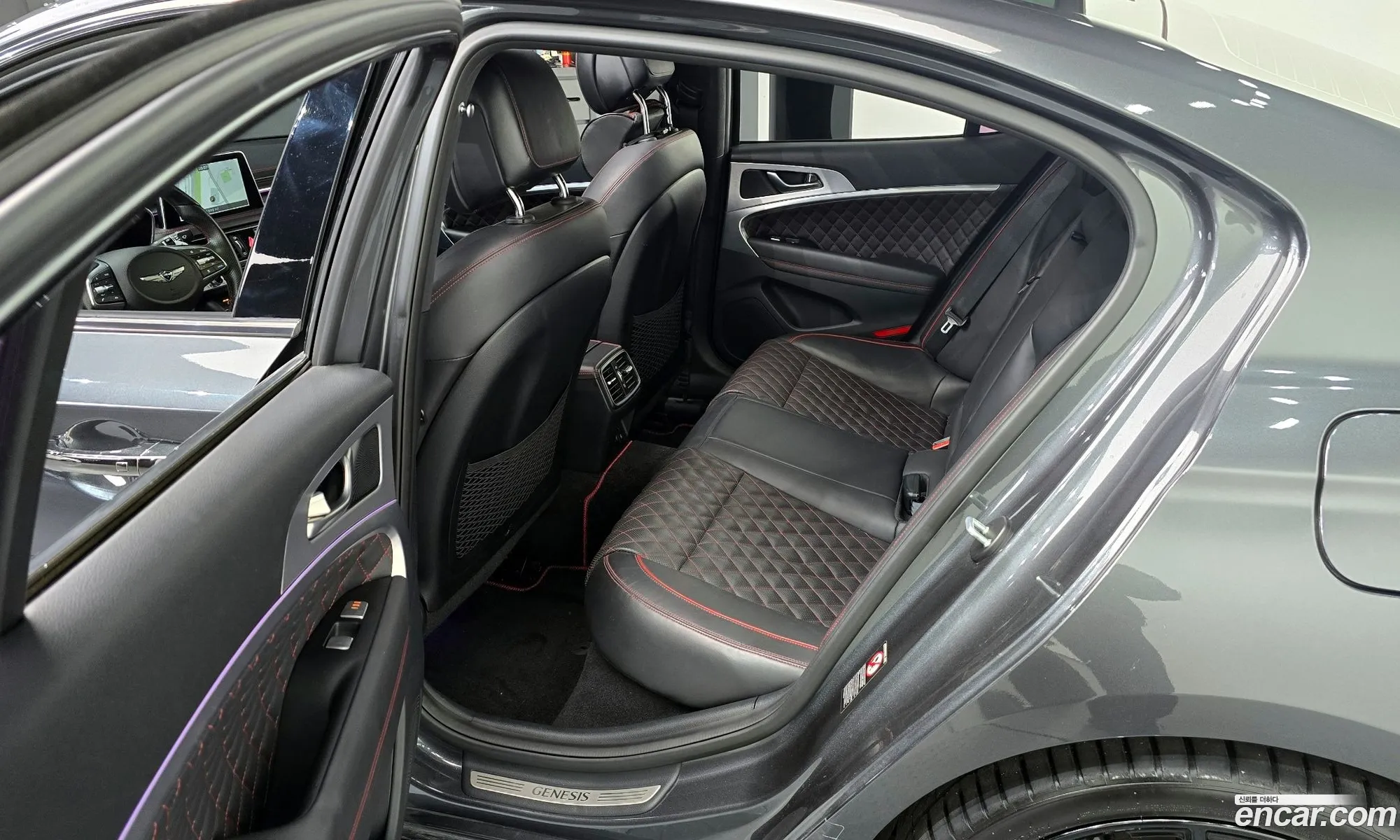 Genesis G70 2017 KMTG541EDJU001378 — 30