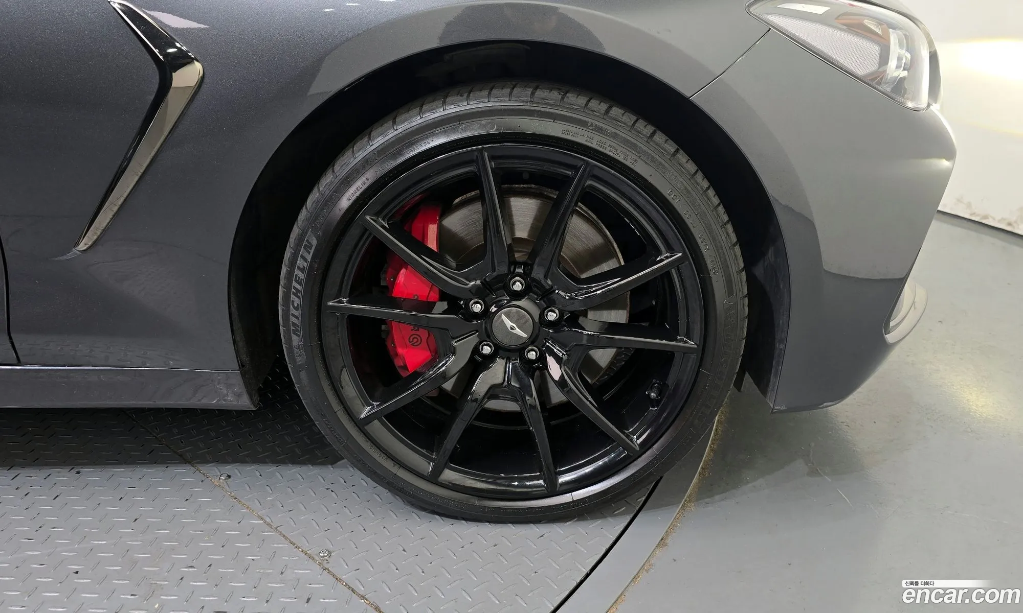 Genesis G70 2017 KMTG541EDJU001378 — 29