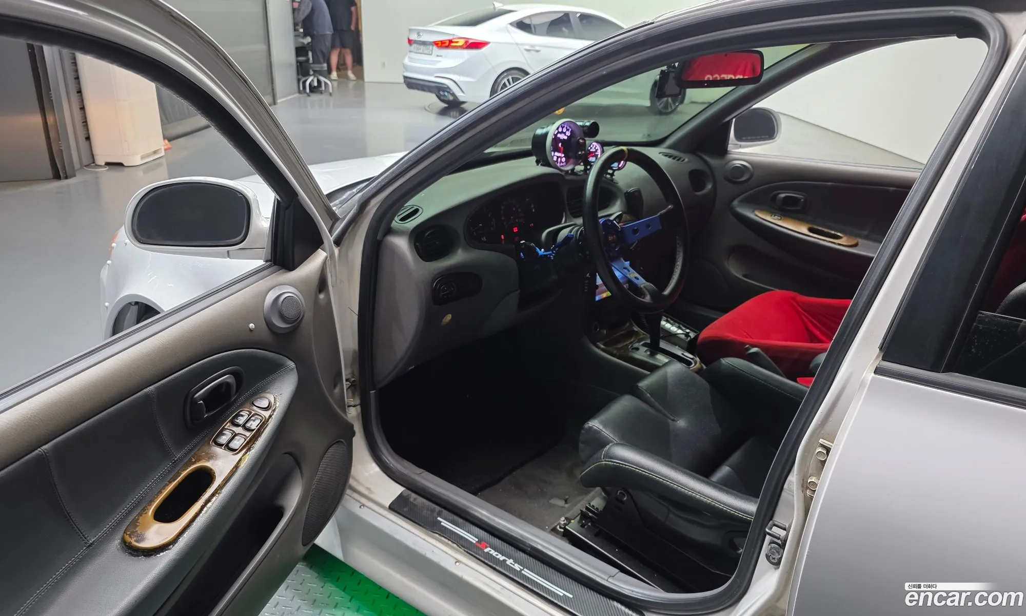Hyundai Elantra 2000 KMHJF31KPYU991872 — 9