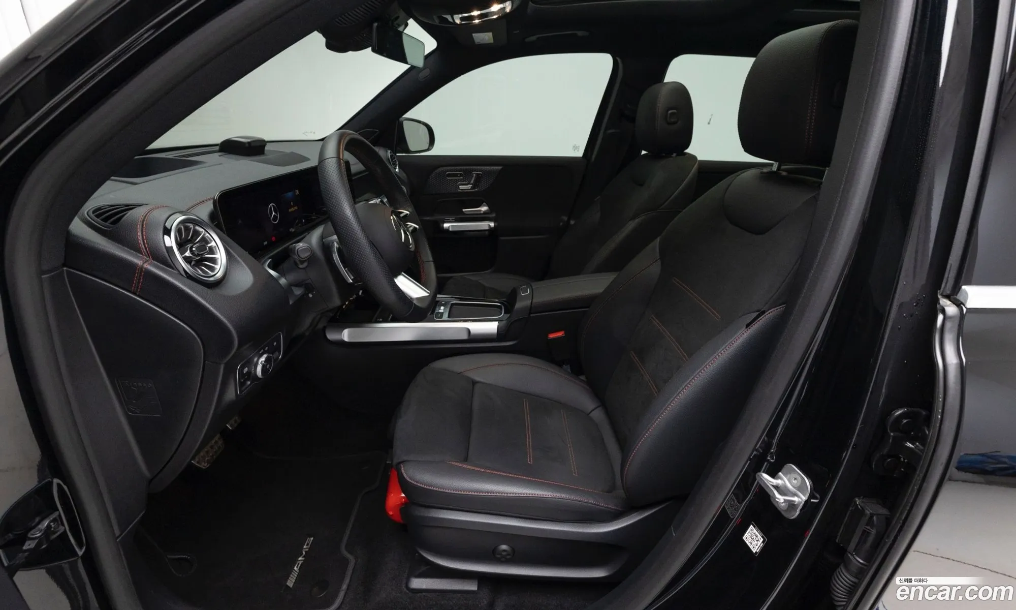 Mercedes-Benz EQB X243 2024 — 14