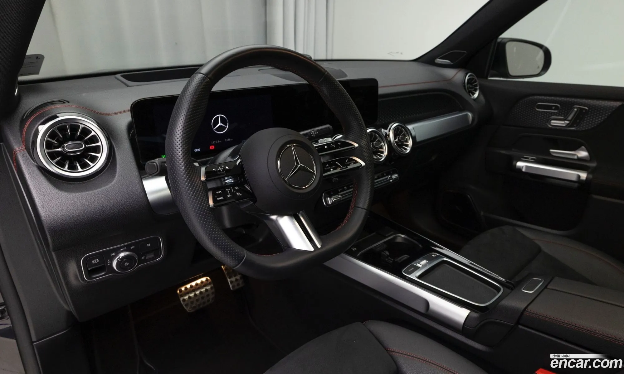 Mercedes-Benz EQB X243 2024 — 17