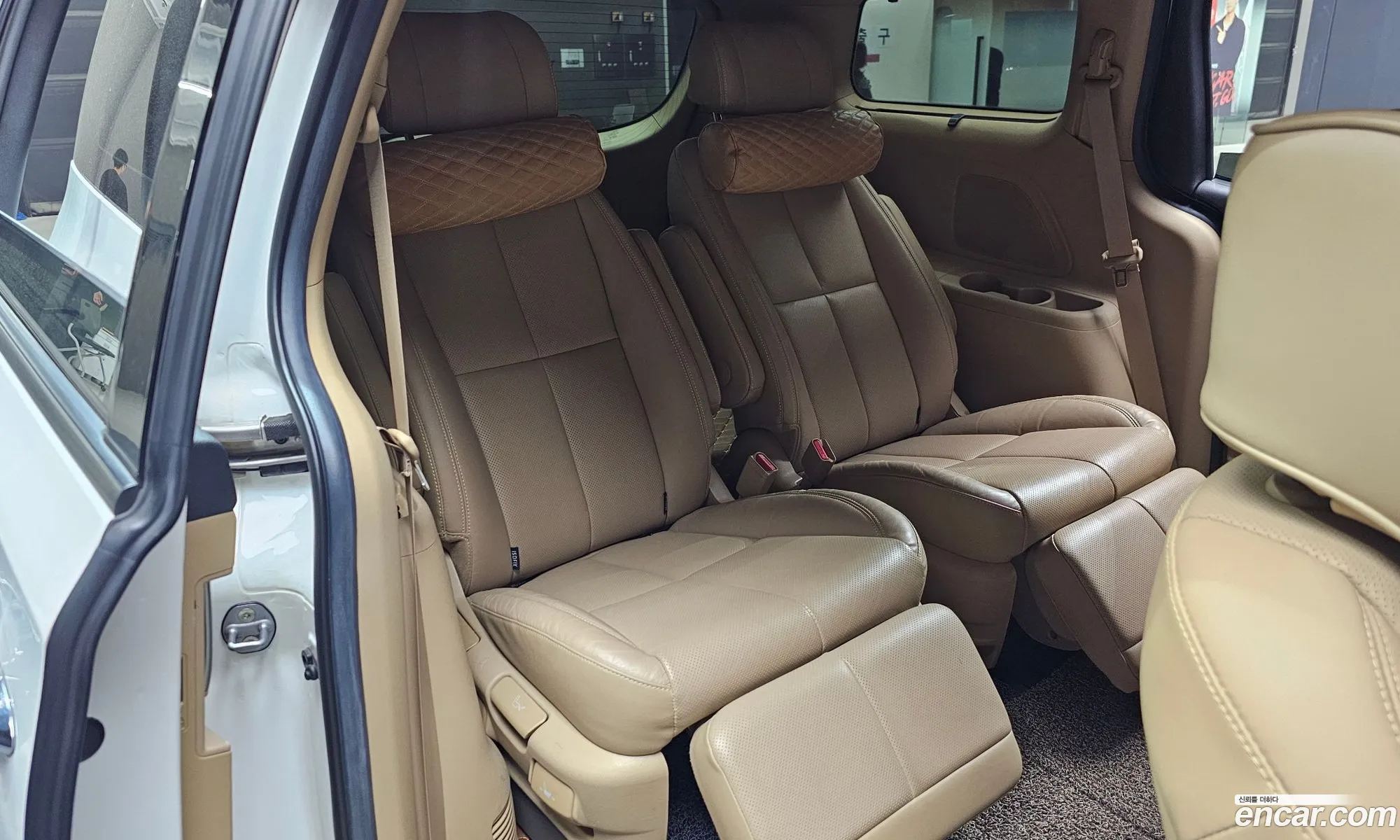 Kia Carnival 2019 KNAME811BKS578914 — 4
