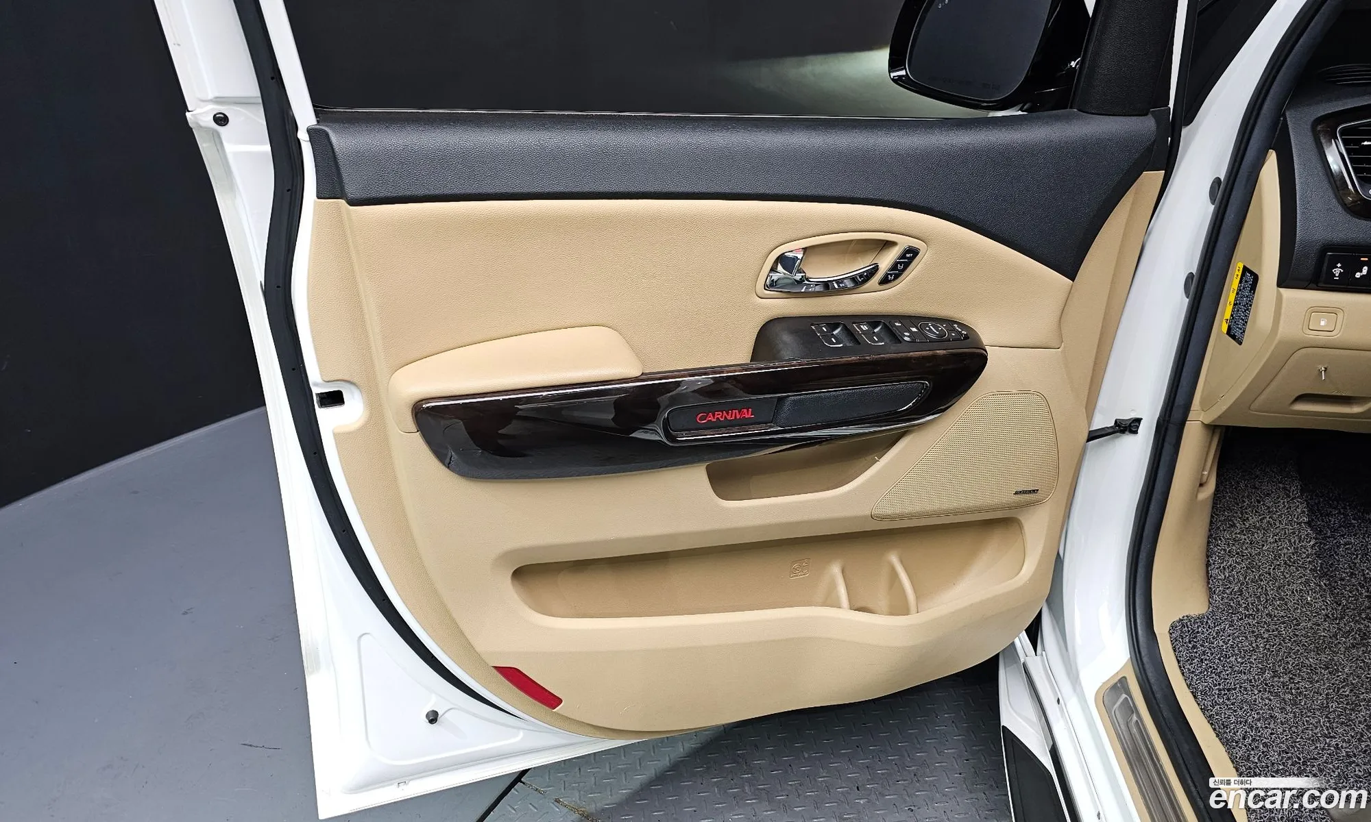 Kia Carnival 2019 KNAME811BKS578914 — 2