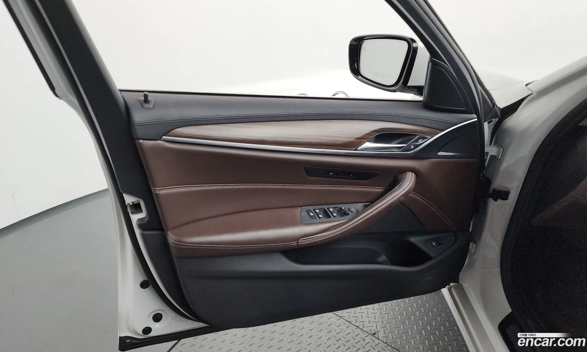 BMW 5 Series 2018 — 27