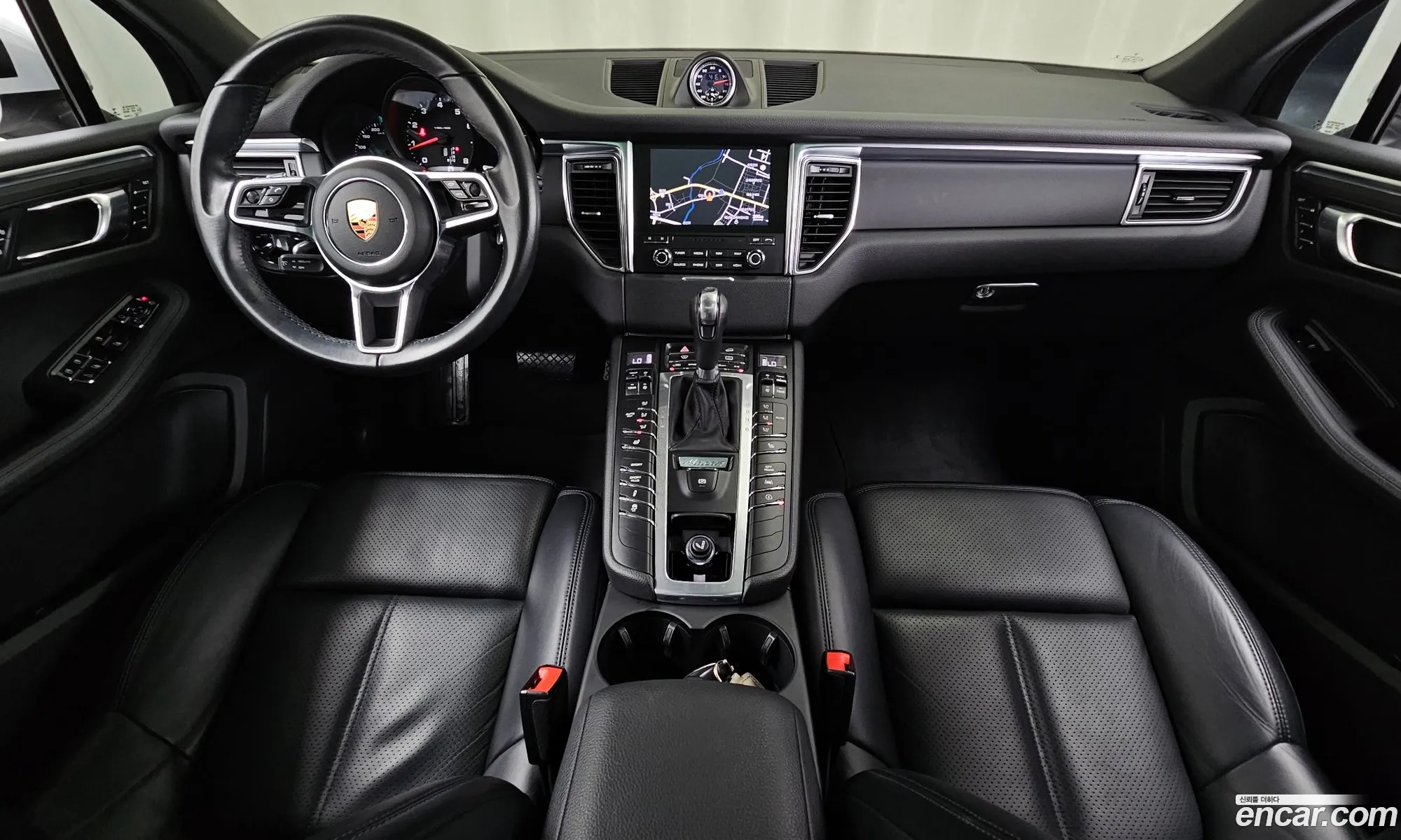 Porsche Macan 2018 WP1AA2953JLB22135 — 18