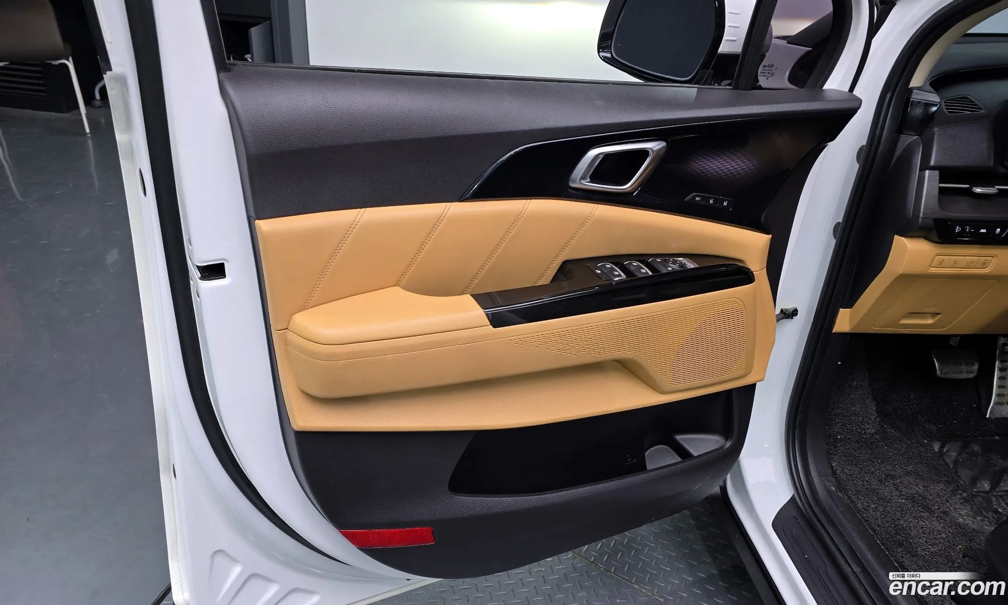 Kia Carnival 2021 KNANE81BBMS082187 — 16