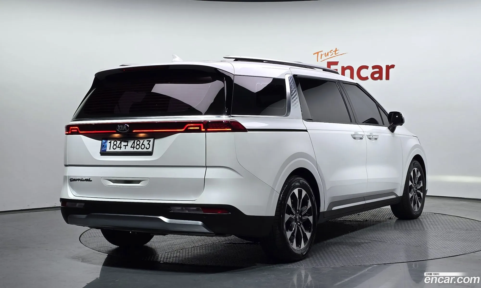 Kia Carnival 2021 KNANE81BBMS082187 — 4