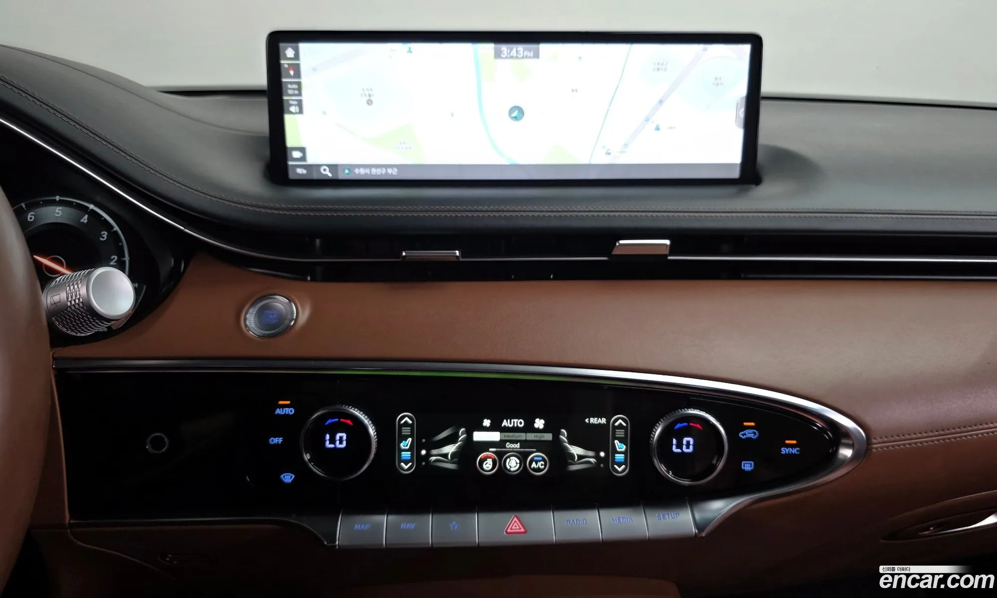 Genesis GV70 2022 KMTMA81BBNU072749 — 9