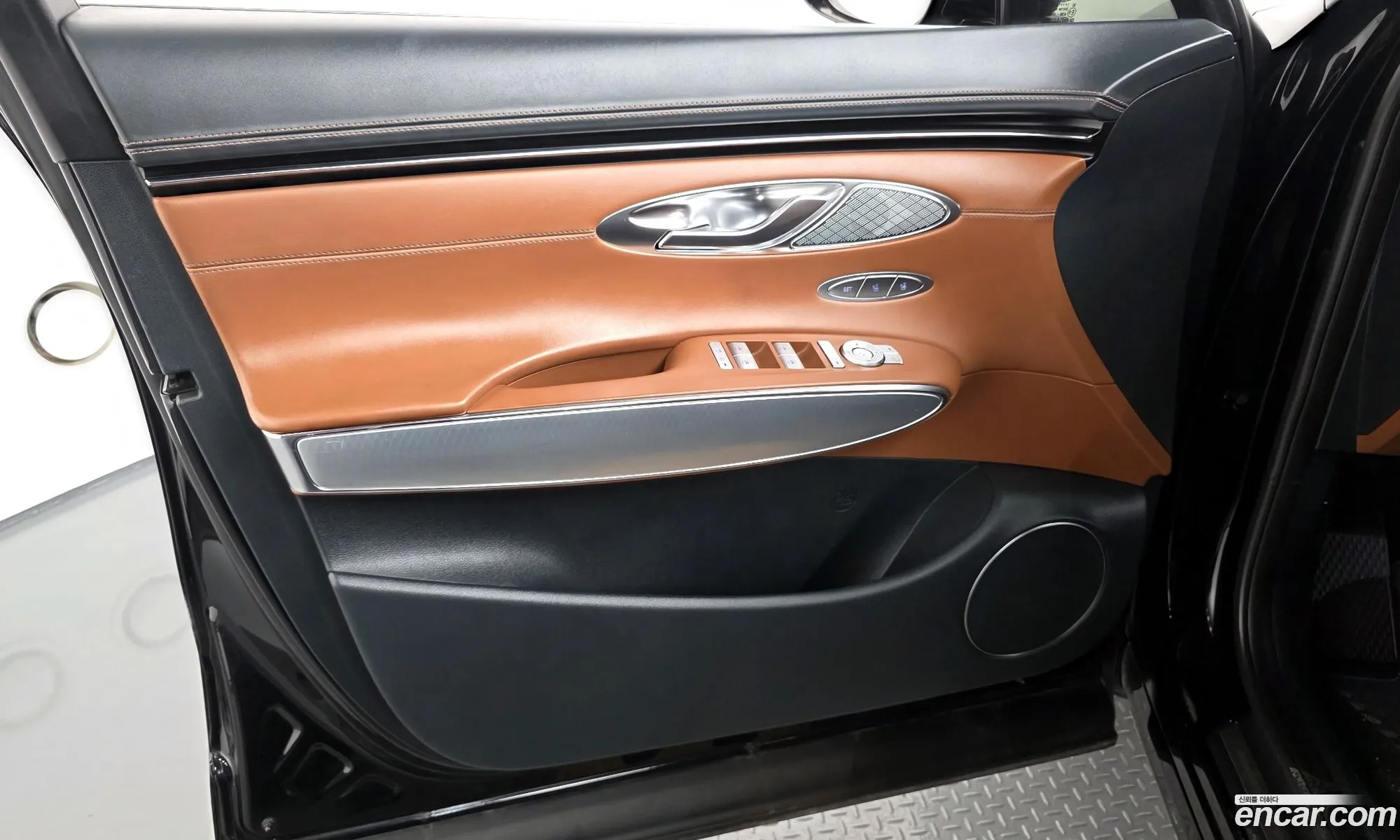 Genesis GV70 2022 KMTMA81BBNU072749 — 8