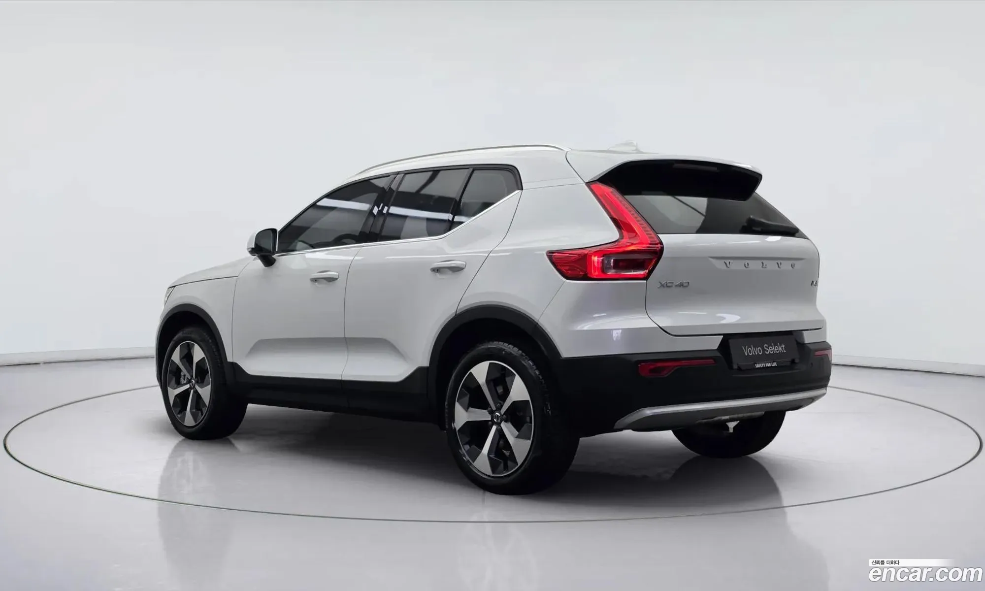 Volvo XC40 2025 — 4