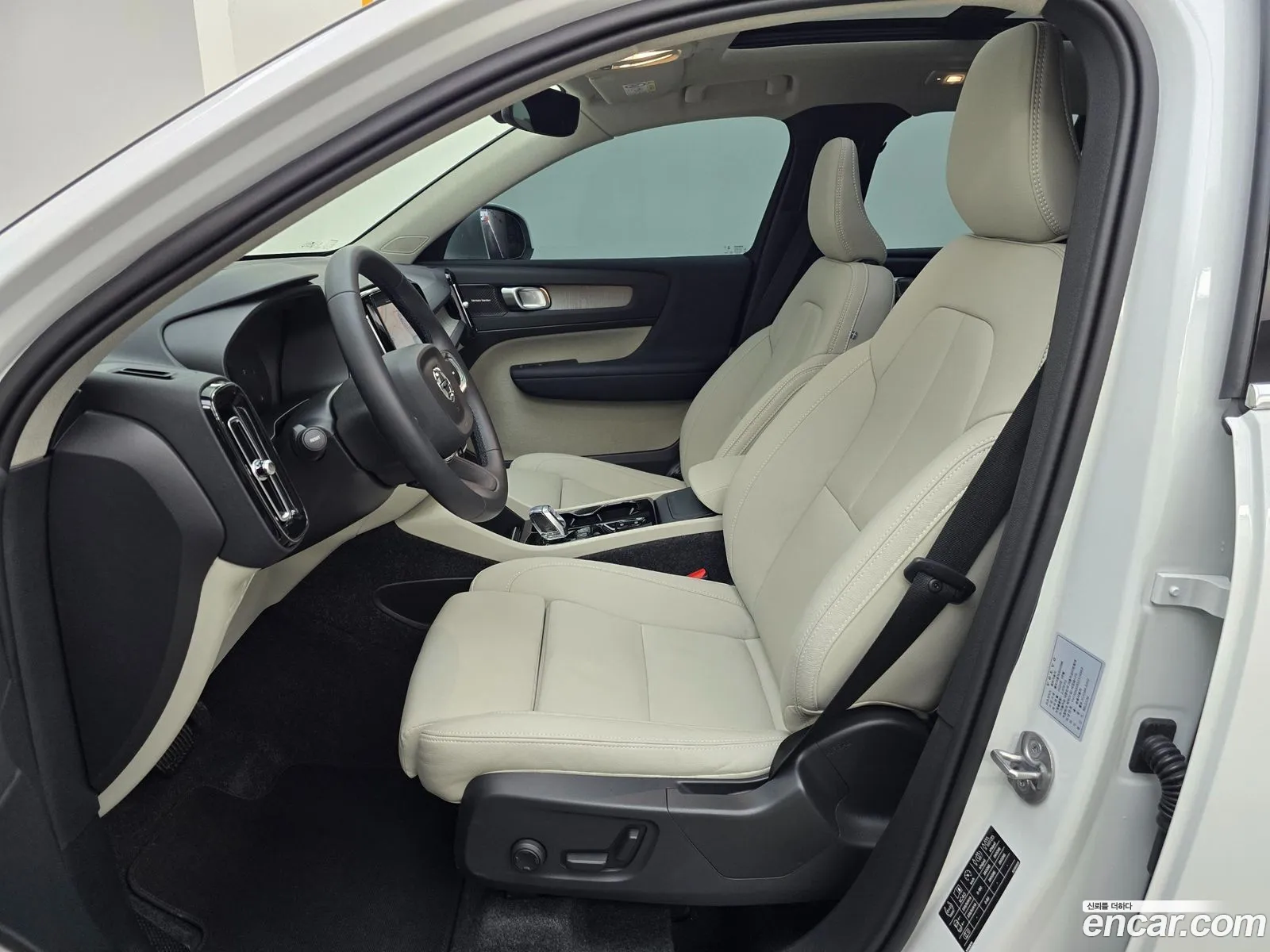 Volvo XC40 2025 — 13
