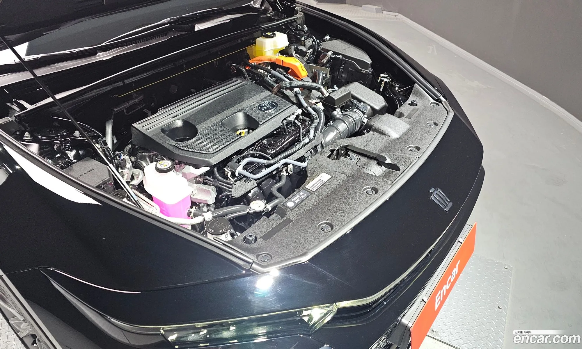 Toyota Crown Crossover 2025 JTDAAAAF8T3047452 — 10