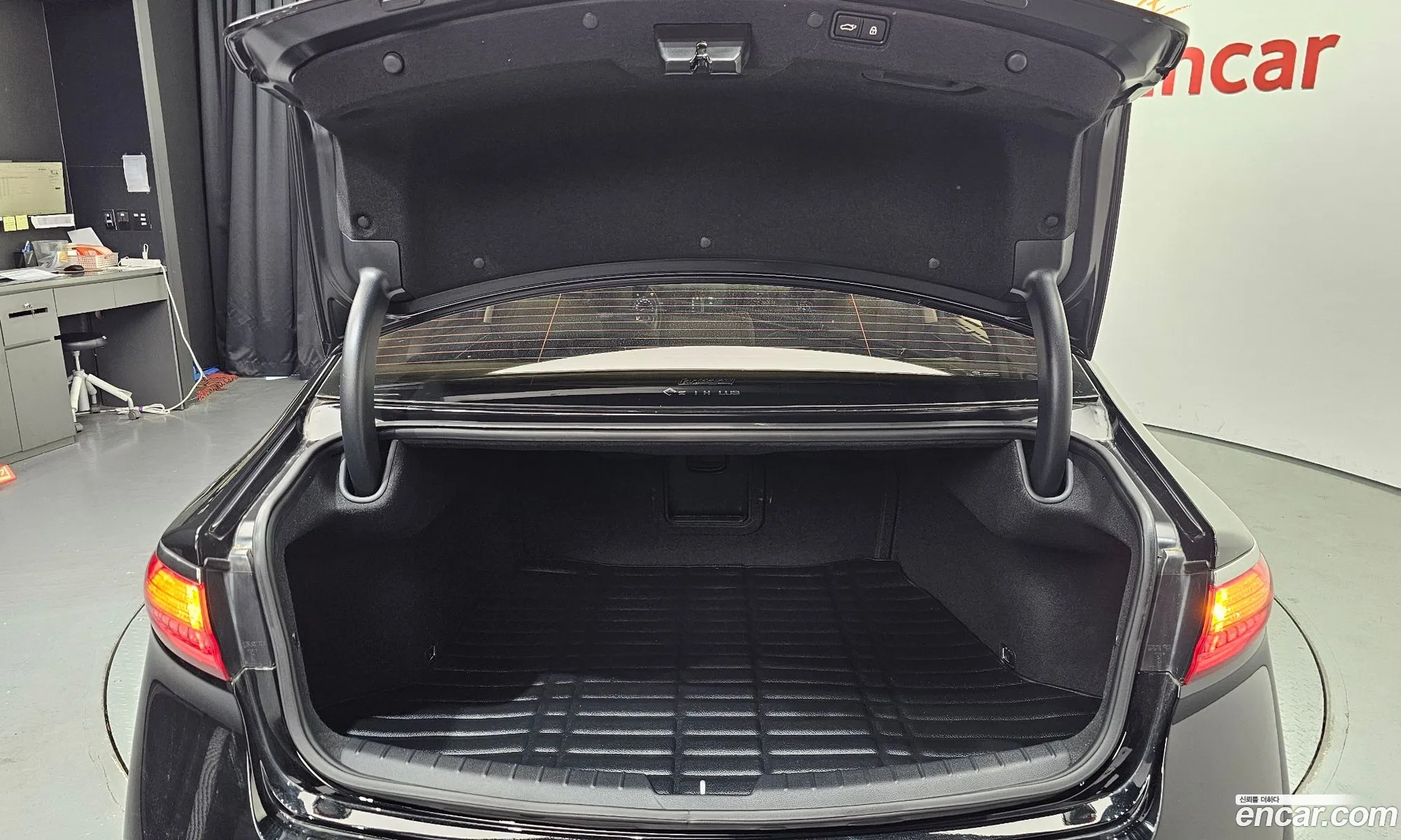 Kia K7 2019 KNALB415BKA165437 — 10