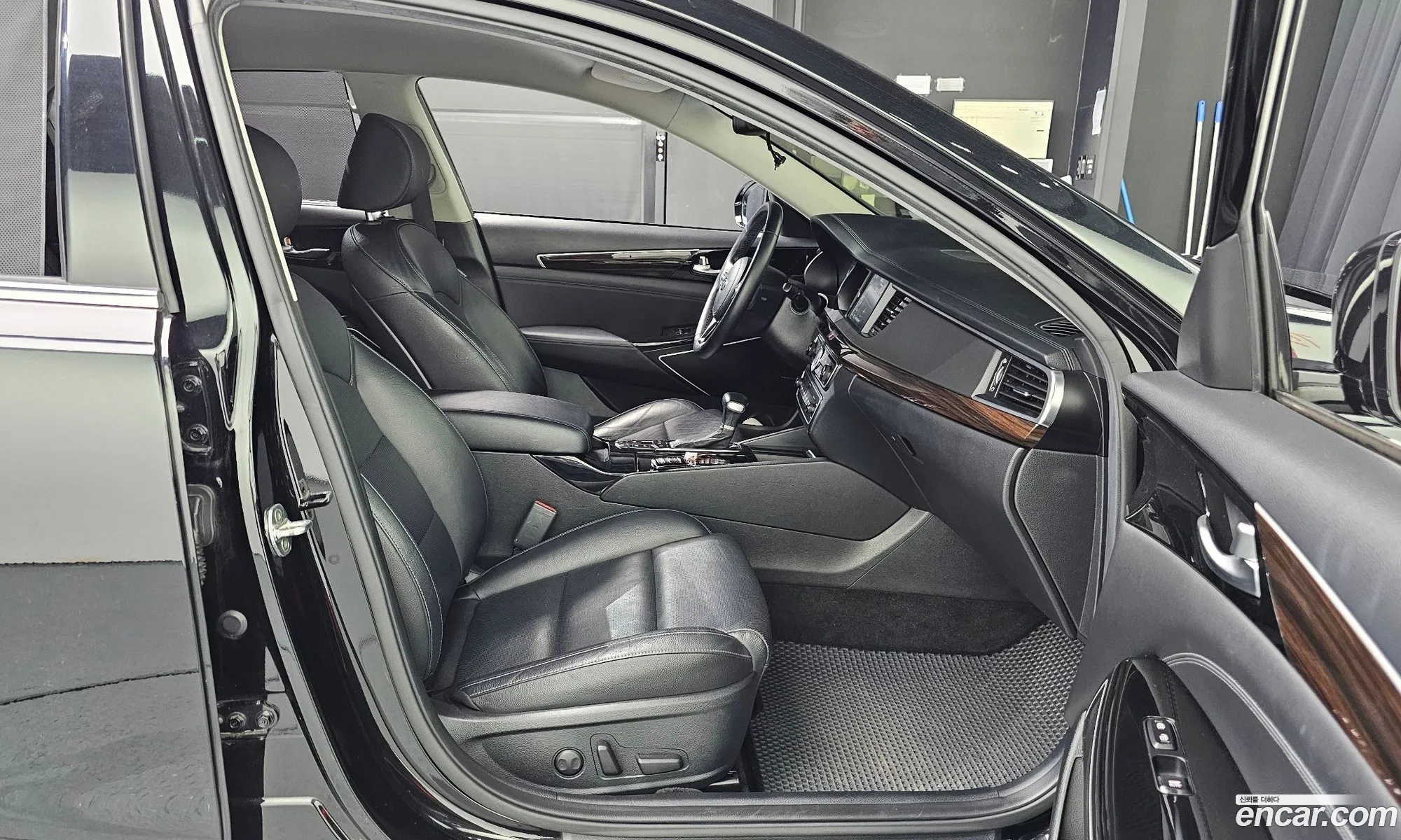 Kia K7 2019 KNALB415BKA165437 — 8