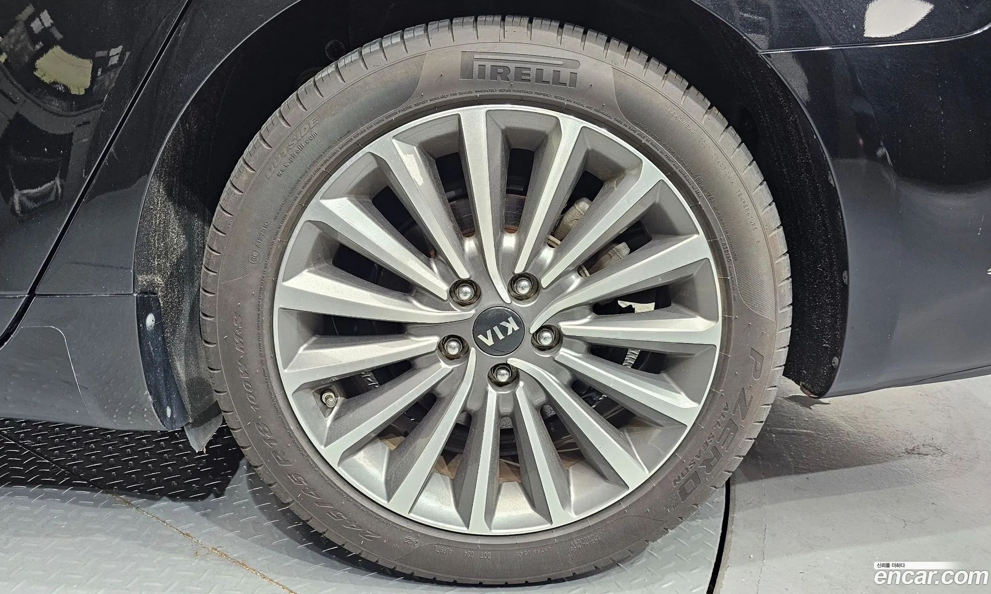 Kia K7 2019 KNALB415BKA165437 — 19