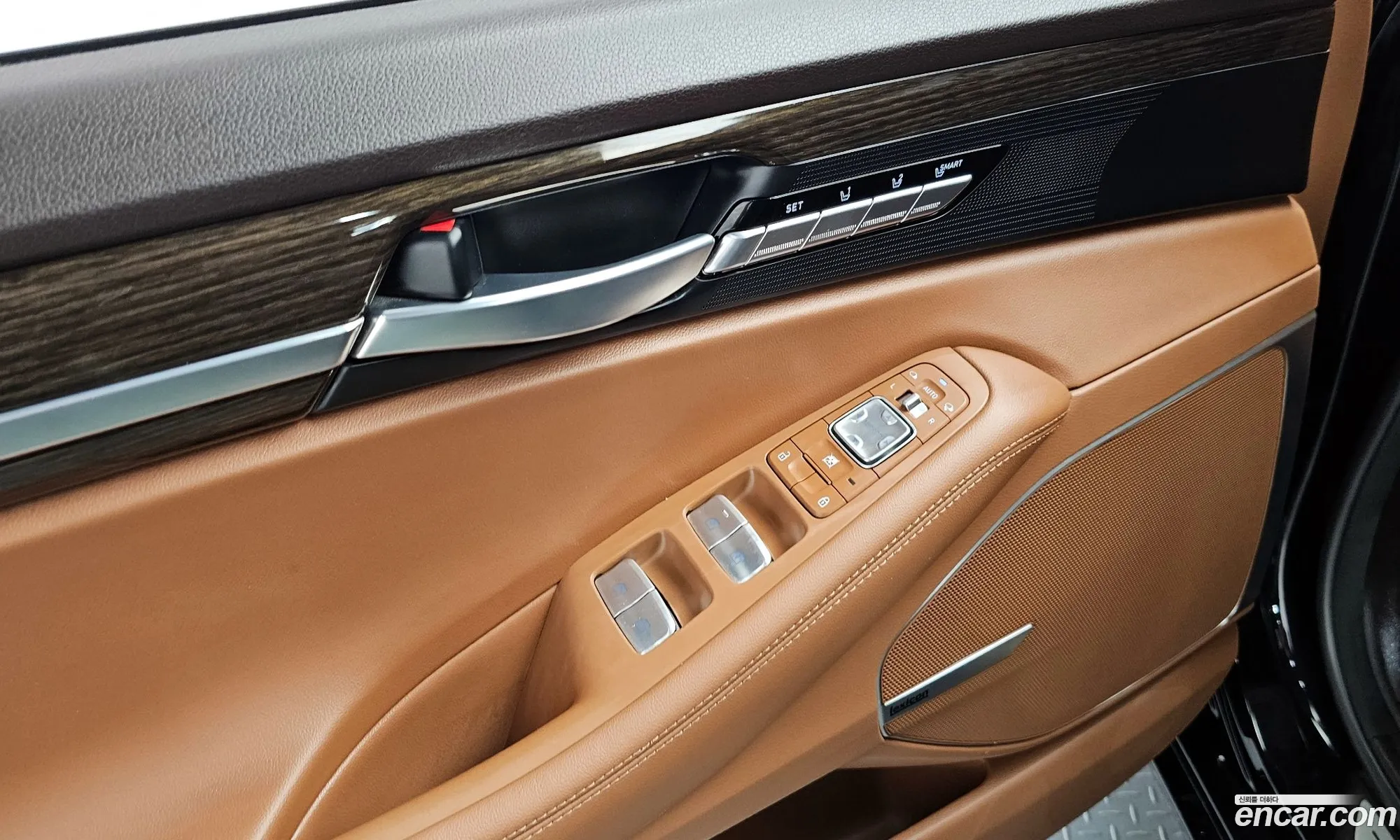 Genesis G90 2021 KMHG241DDMU092235 — 3