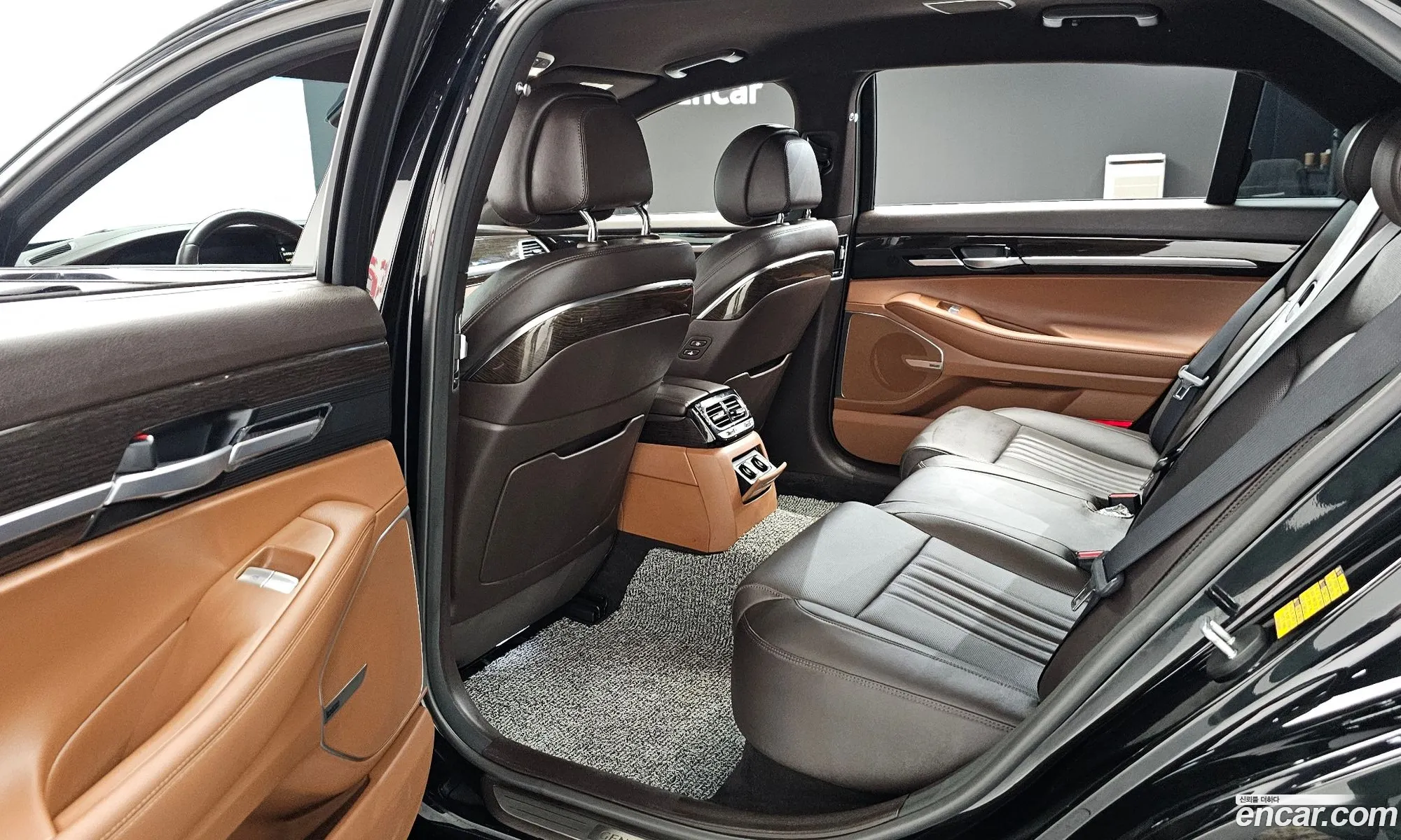 Genesis G90 2021 KMHG241DDMU092235 — 14