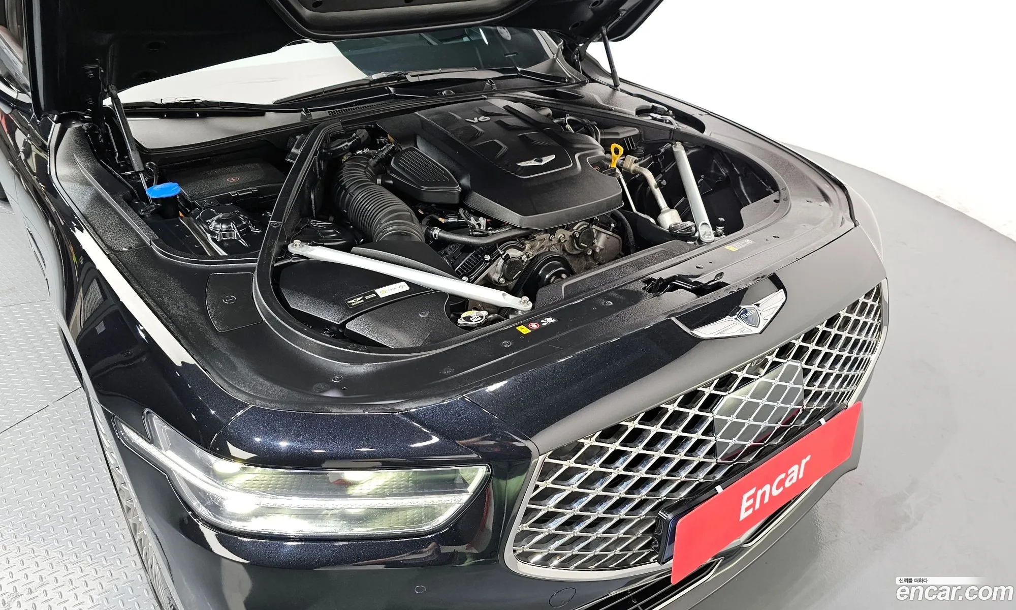 Genesis G90 2021 KMHG241DDMU092235 — 12