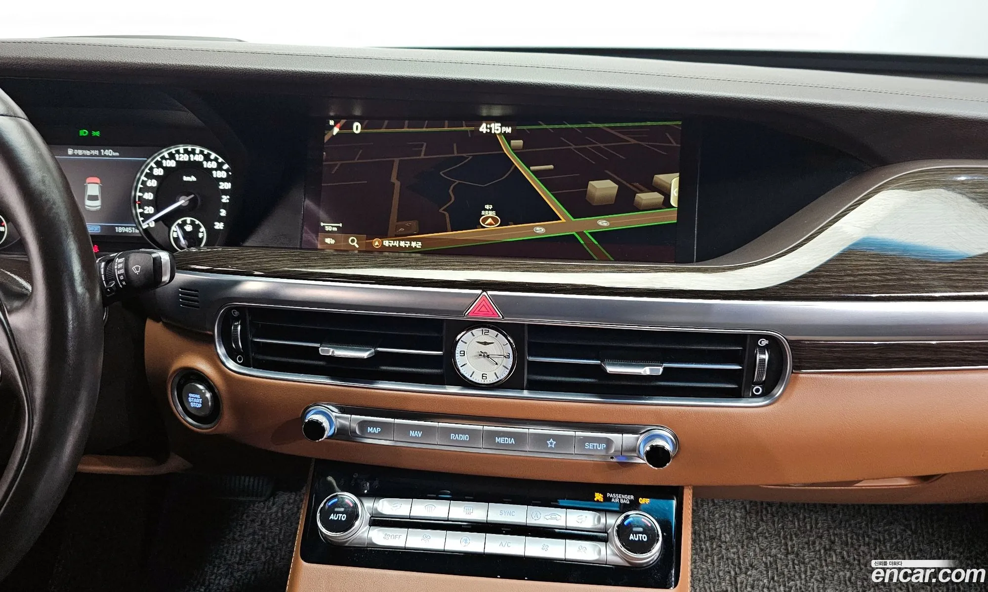 Genesis G90 2021 KMHG241DDMU092235 — 4