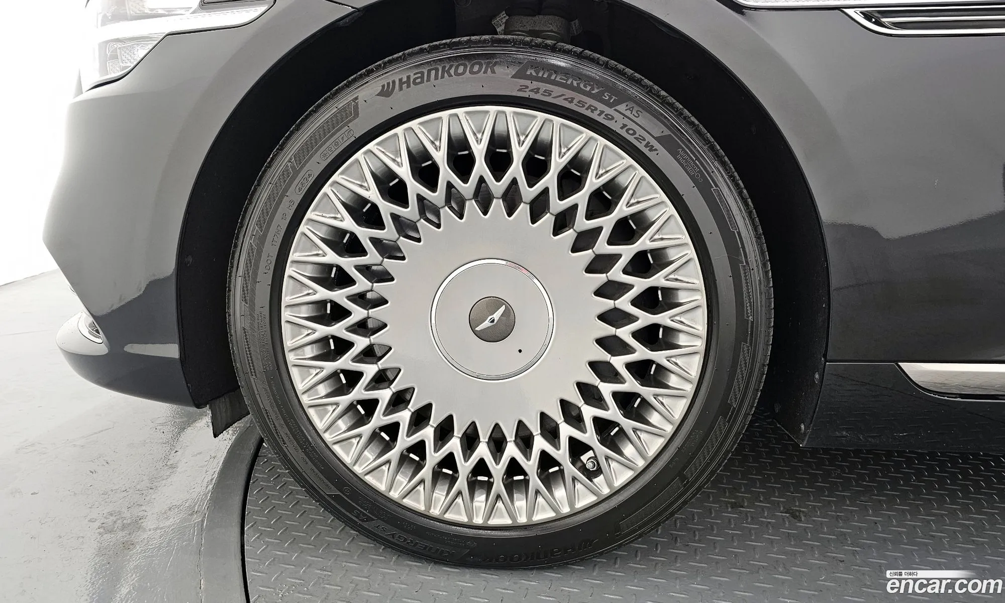 Genesis G90 2021 KMHG241DDMU092235 — 8