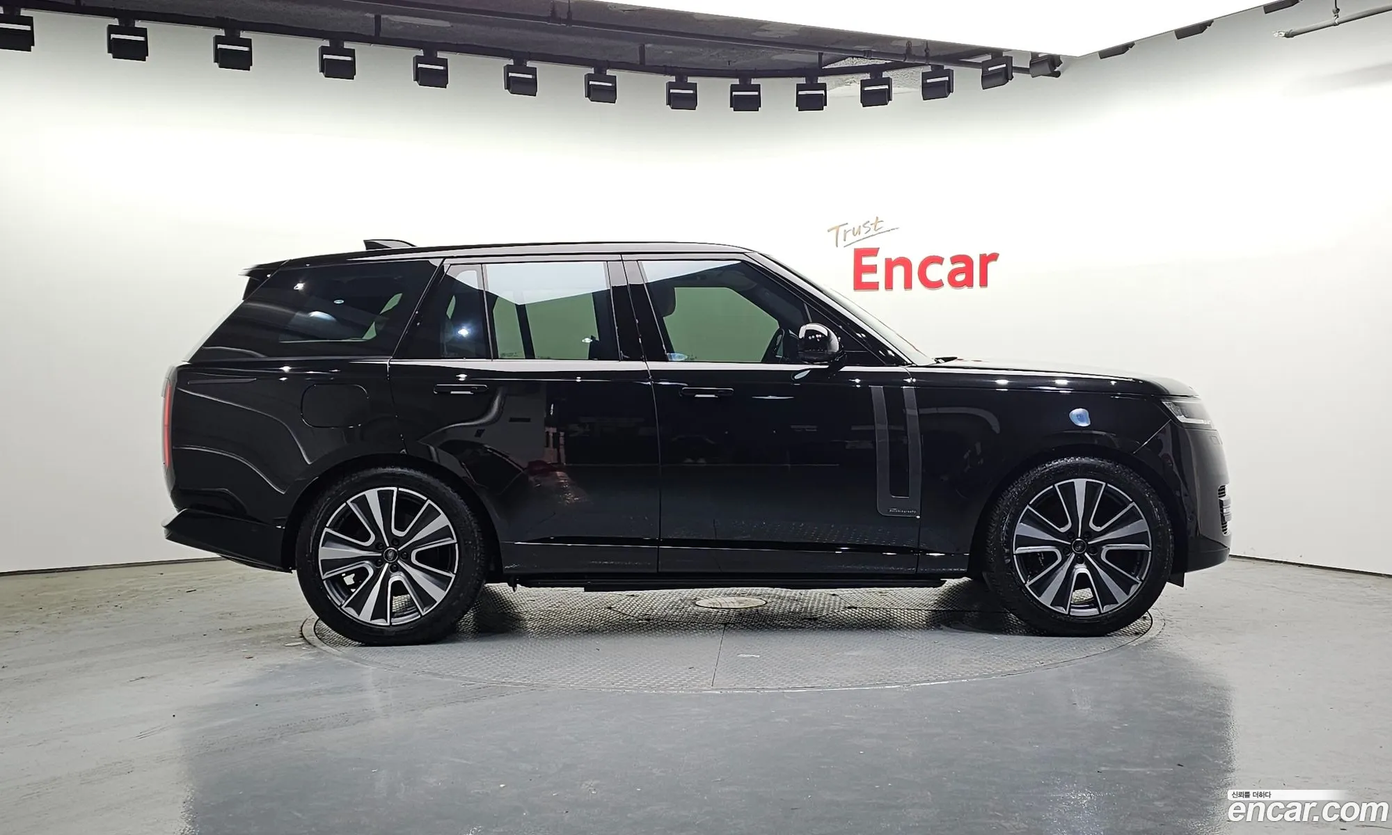 Land Rover Range Rover 2025 SALKA9B4XSA260860 — 3