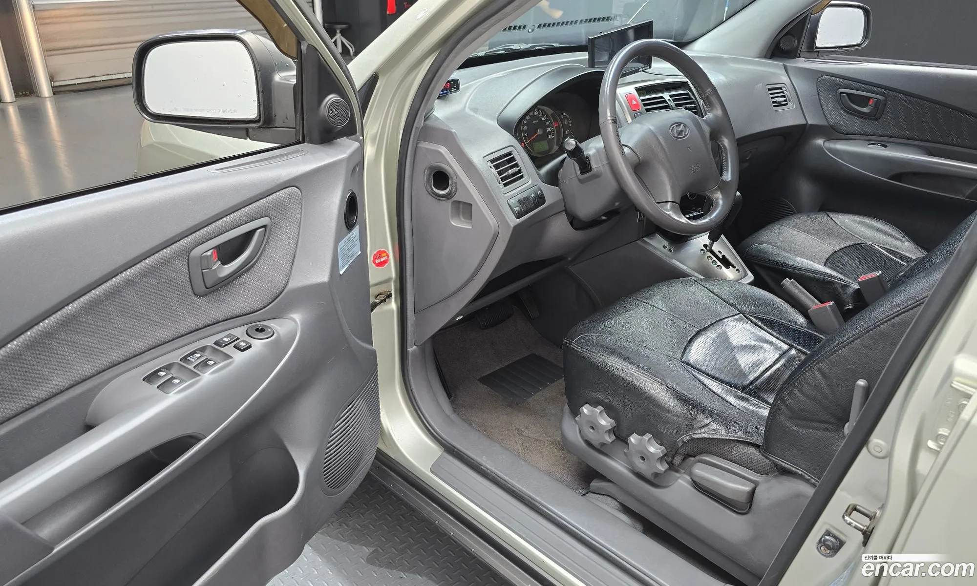 Hyundai Tucson 2005 KMHJM81VP5U130765 — 5