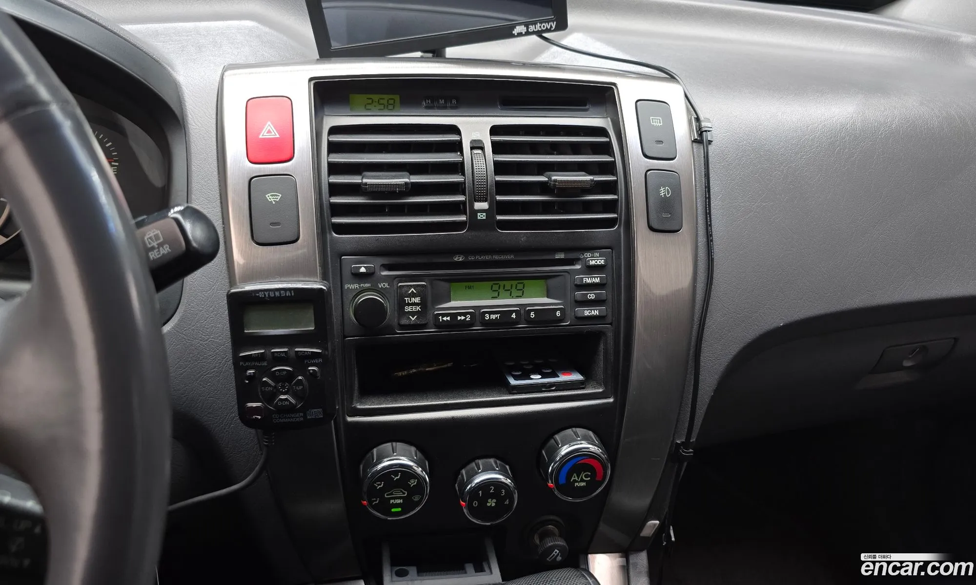 Hyundai Tucson 2005 KMHJM81VP5U130765 — 10